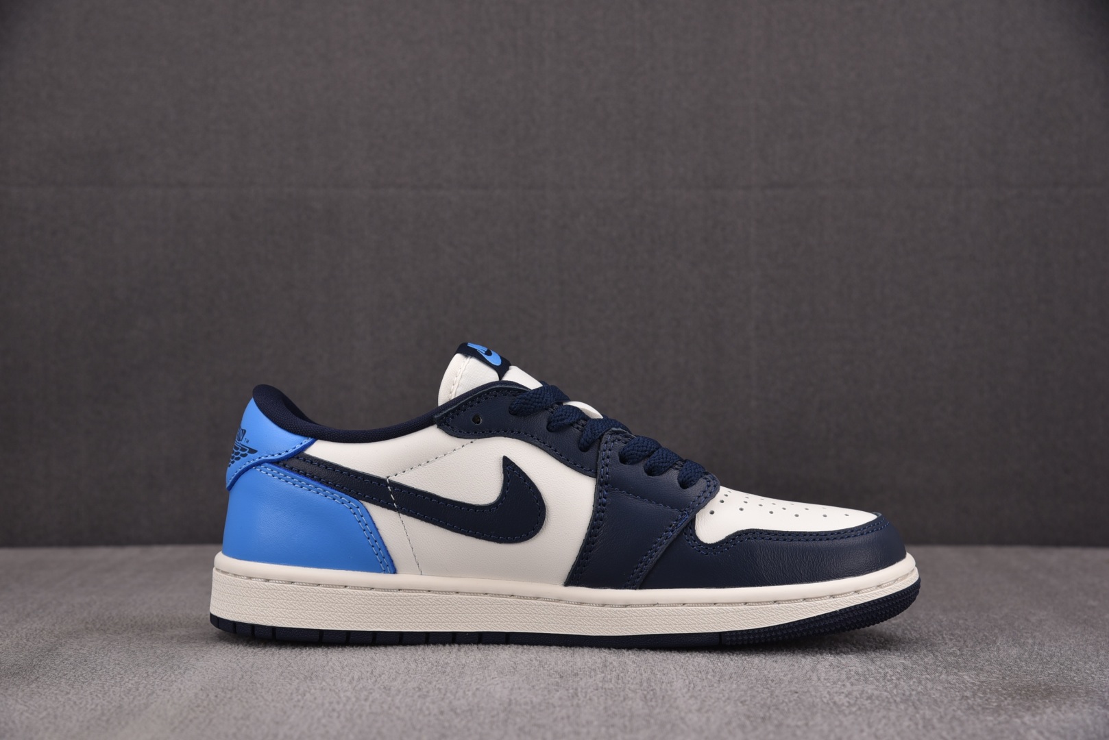  Air Jordan 1 Low OG Obsidian UNC 黑曜石低帮 CZ0790-400 尺