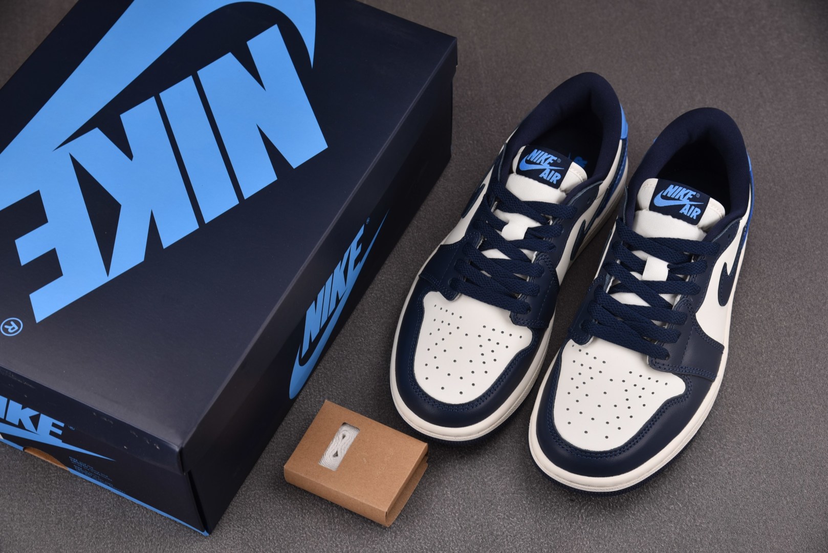  Air Jordan 1 Low OG Obsidian UNC 黑曜石低帮 CZ0790-400 尺