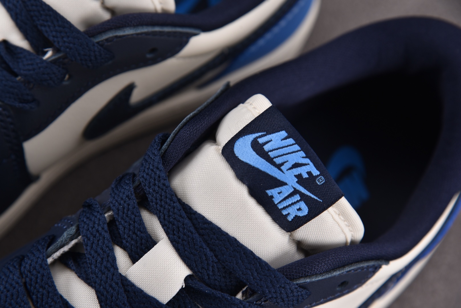  Air Jordan 1 Low OG Obsidian UNC 黑曜石低帮 CZ0790-400 尺