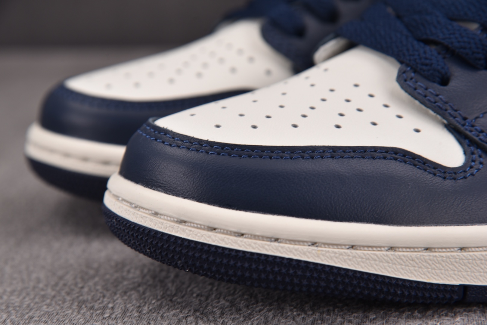  Air Jordan 1 Low OG Obsidian UNC 黑曜石低帮 CZ0790-400 尺