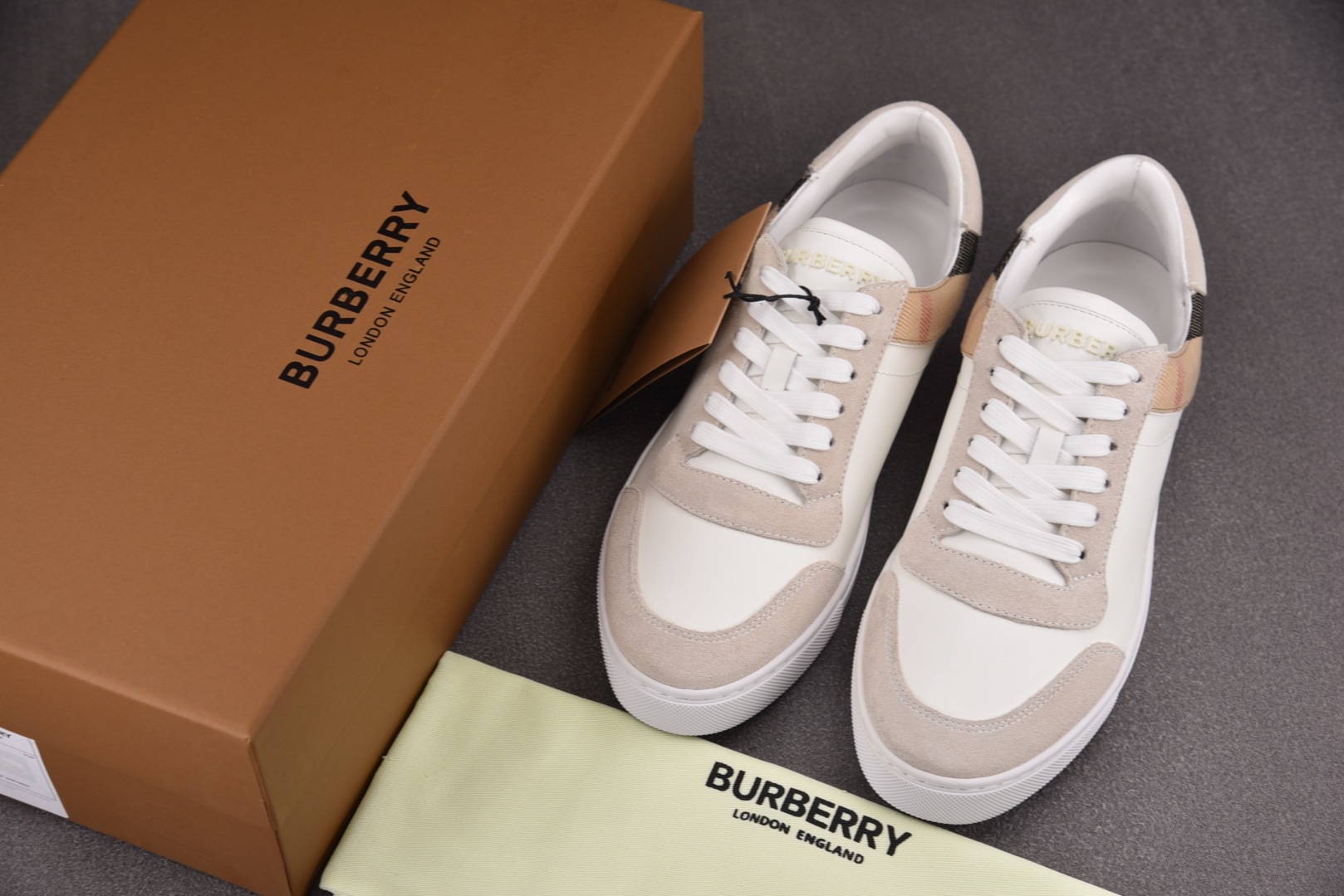  Burberry House 博柏利 白棕 尺码 40 41 42 43 44 45 46 47 偏大