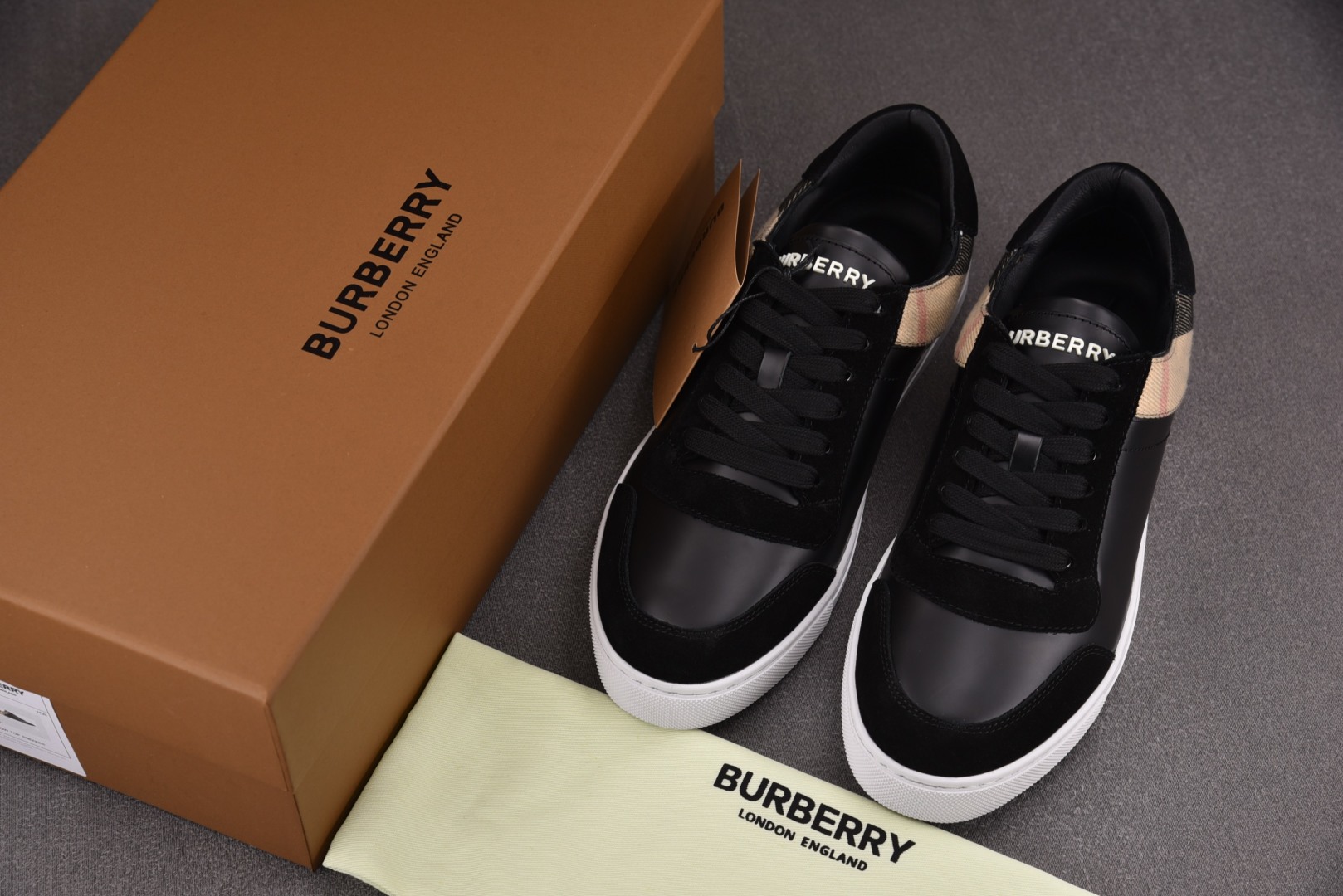  Burberry House 博柏利 黑棕 尺码 40 41 42 43 44 45 46 47 偏大