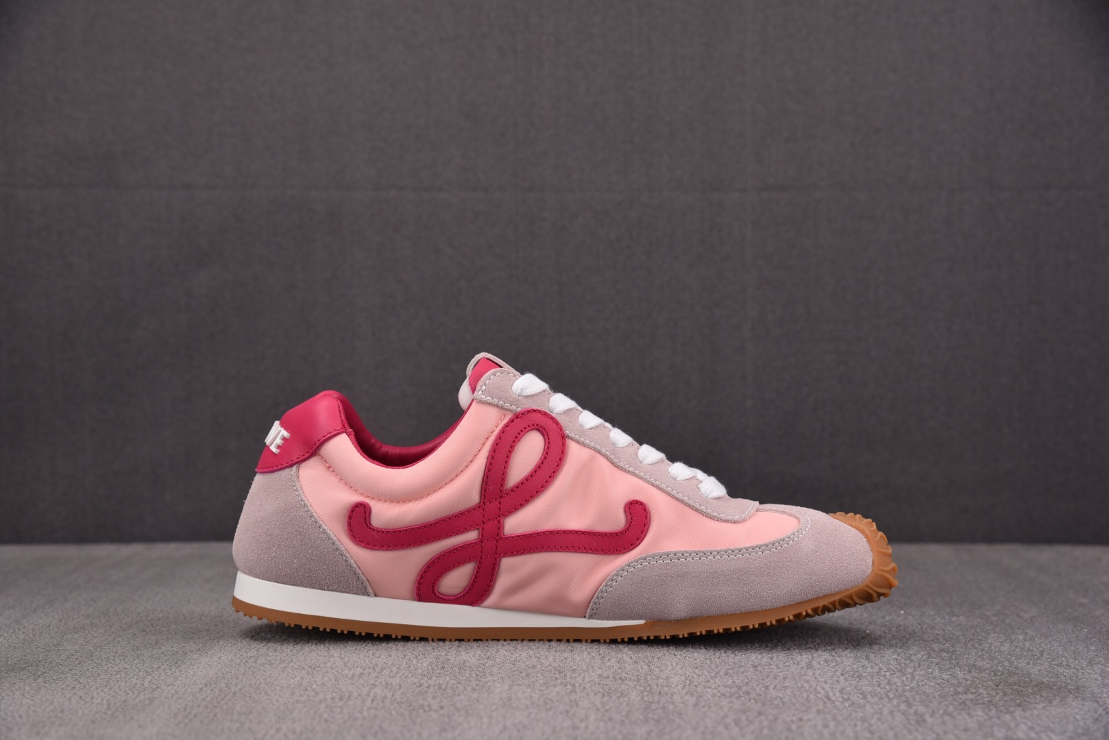  LOEWE Ballet Runner 2.0 粉红 尺码：35 36 37 38 39 YZ004