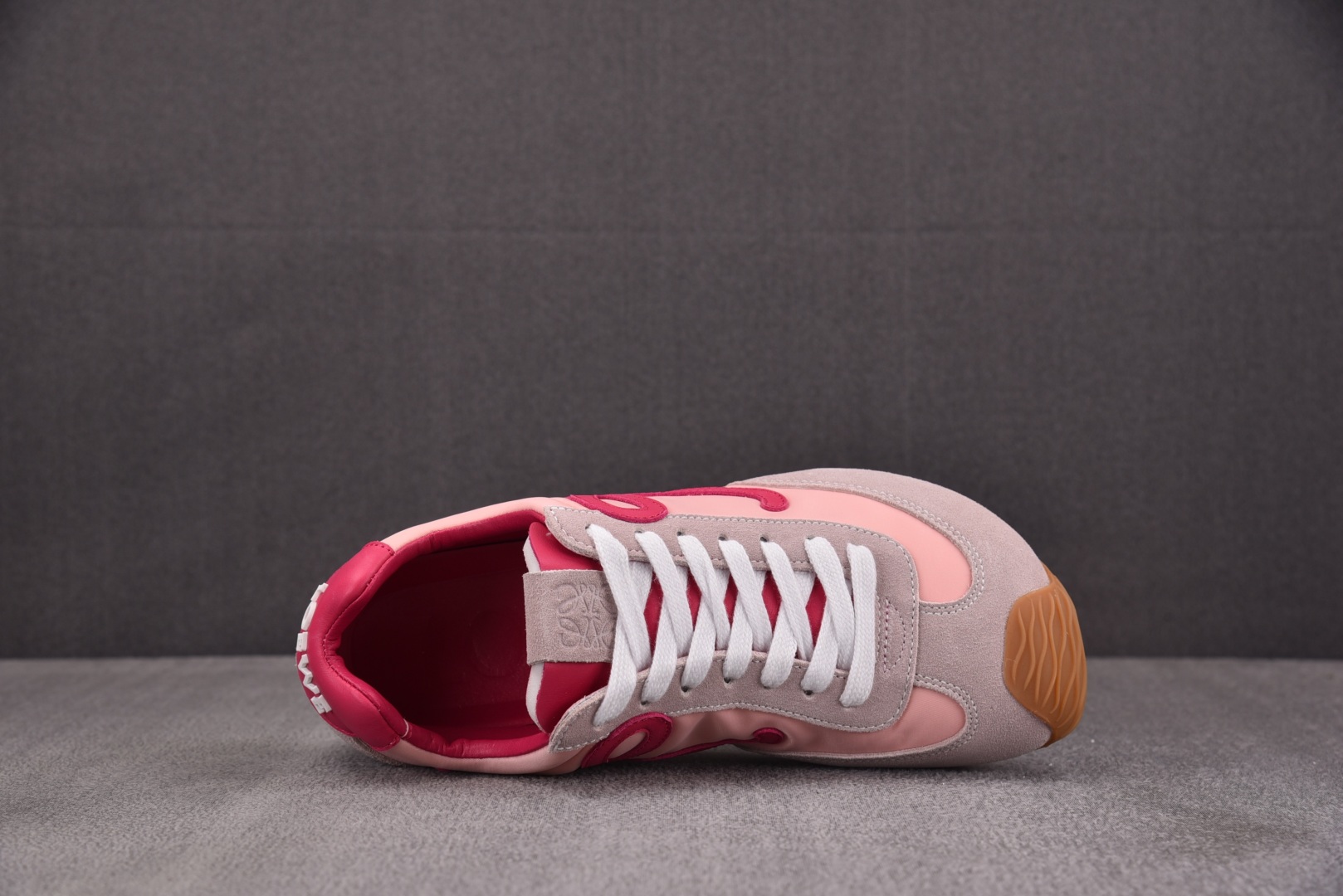  LOEWE Ballet Runner 2.0 粉红 尺码：35 36 37 38 39 YZ004