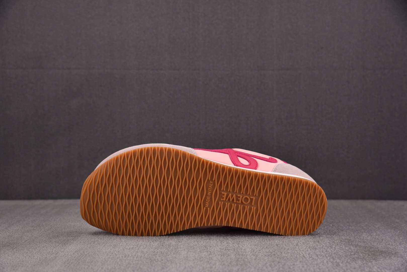  LOEWE Ballet Runner 2.0 粉红 尺码：35 36 37 38 39 YZ004