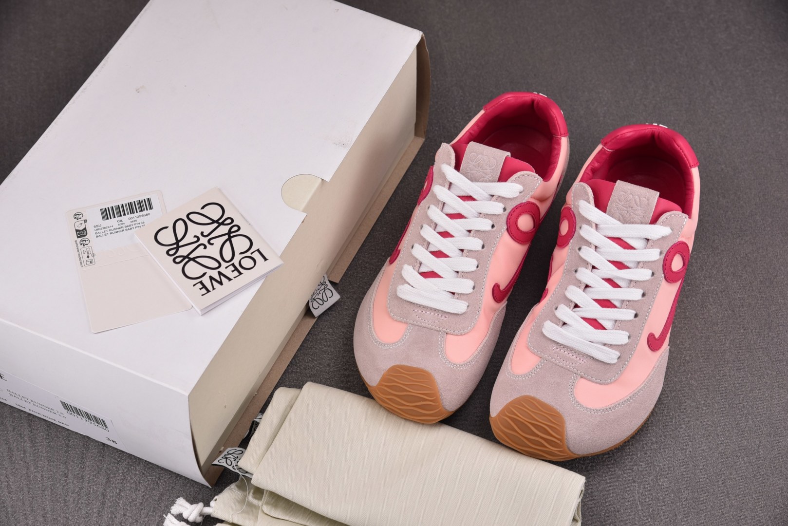  LOEWE Ballet Runner 2.0 粉红 尺码：35 36 37 38 39 YZ004
