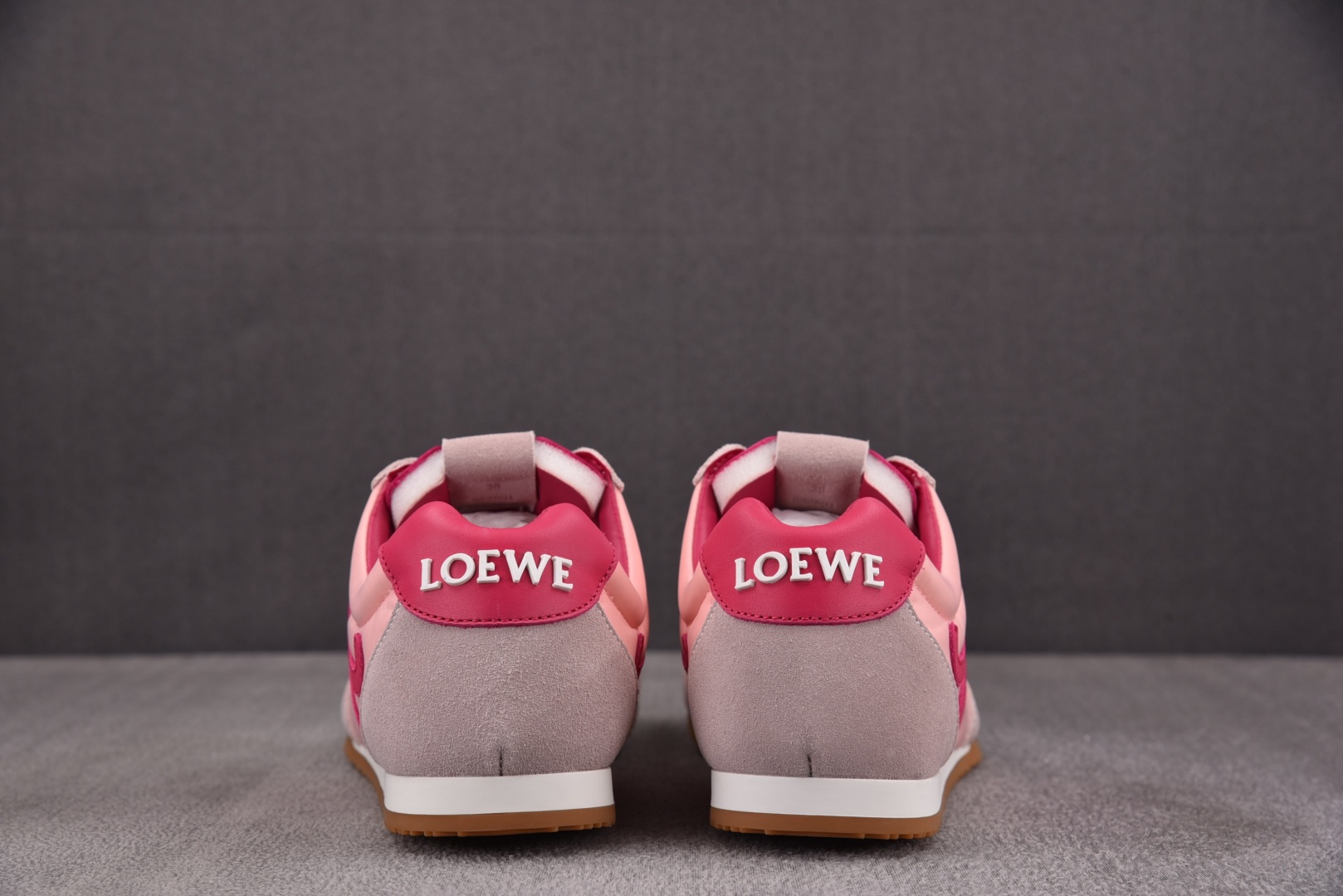  LOEWE Ballet Runner 2.0 粉红 尺码：35 36 37 38 39 YZ004