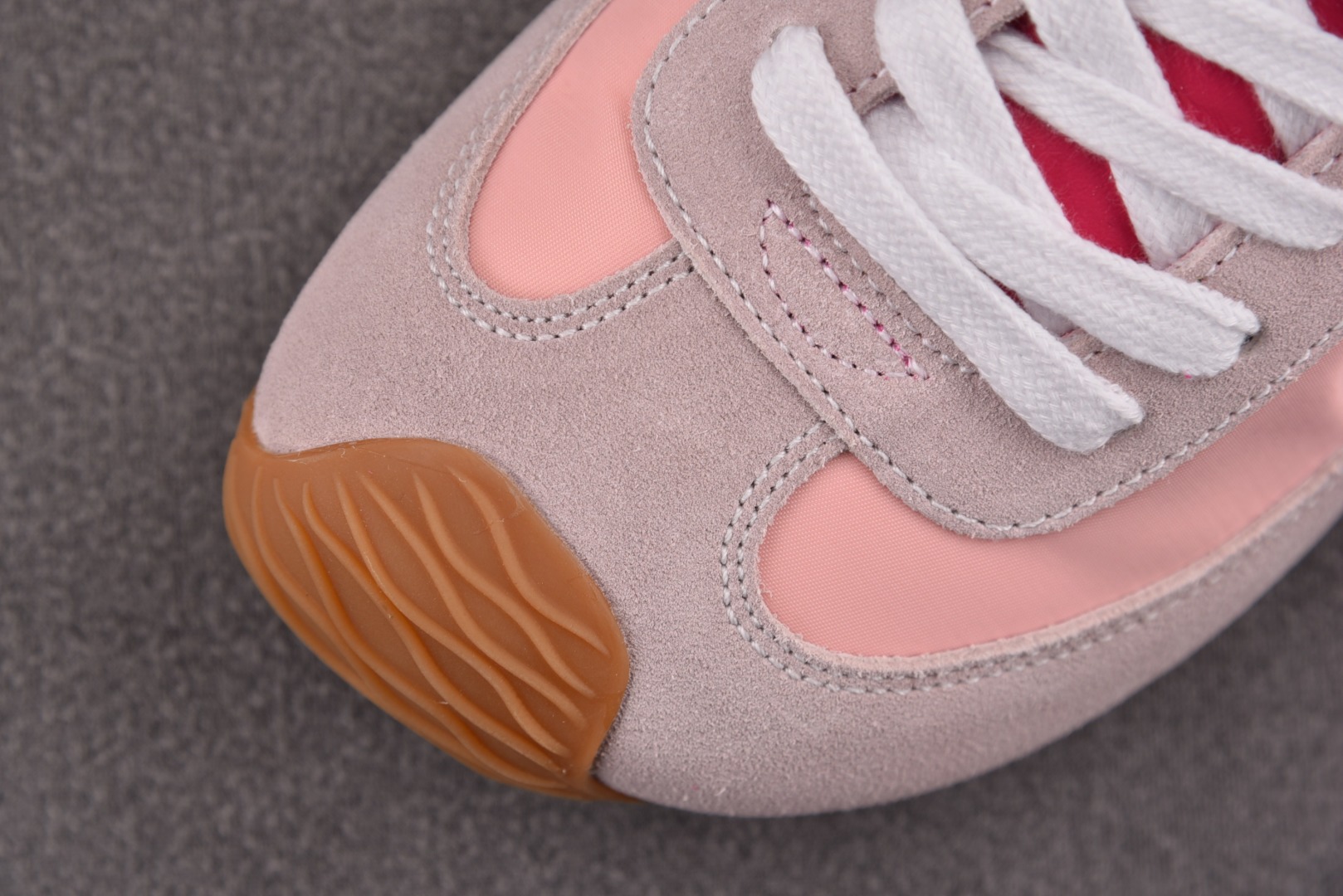  LOEWE Ballet Runner 2.0 粉红 尺码：35 36 37 38 39 YZ004