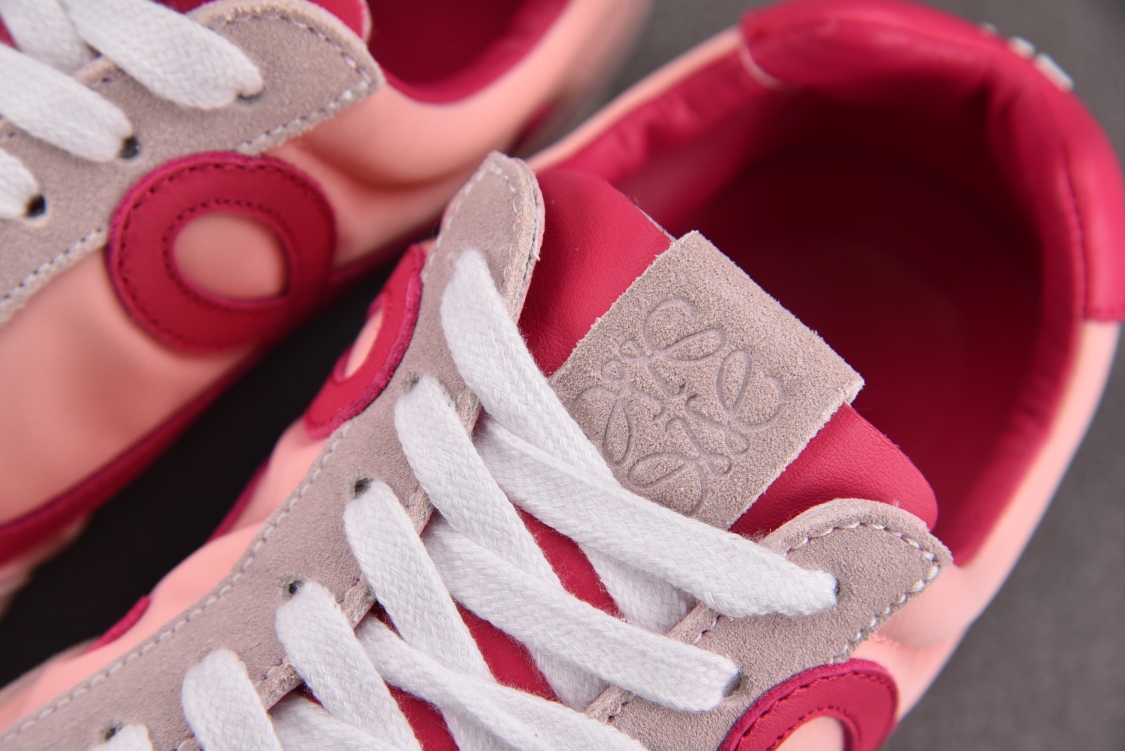  LOEWE Ballet Runner 2.0 粉红 尺码：35 36 37 38 39 YZ004