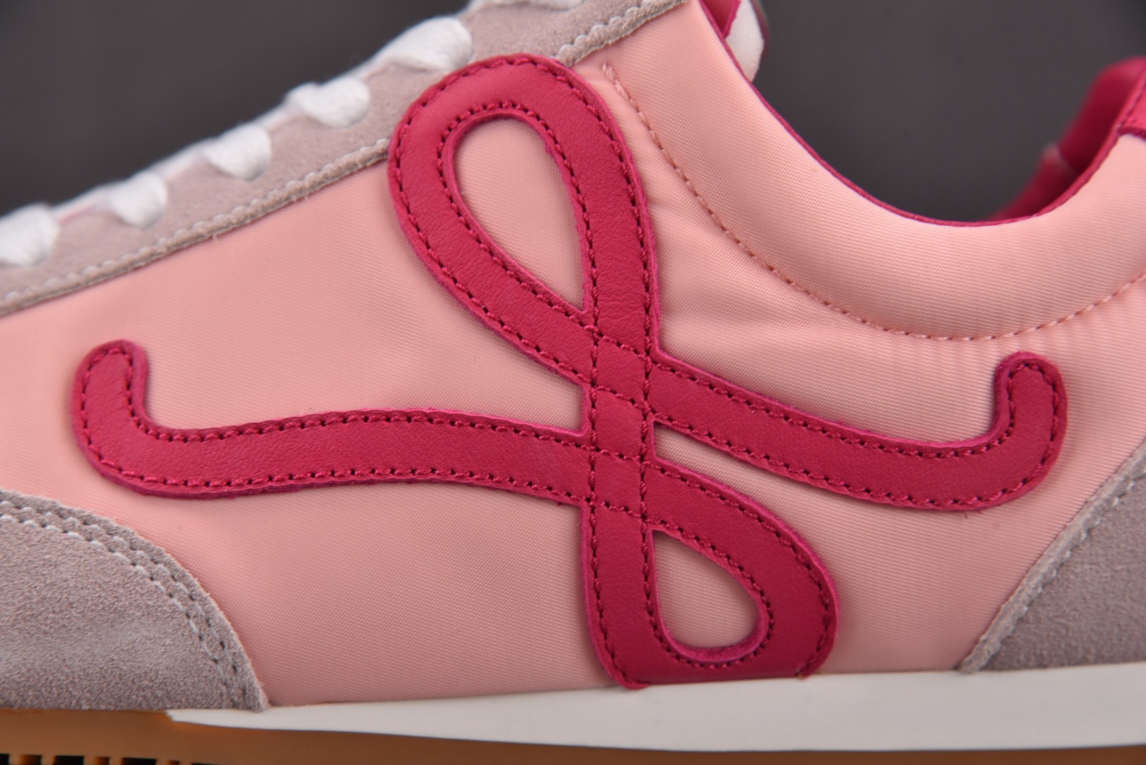  LOEWE Ballet Runner 2.0 粉红 尺码：35 36 37 38 39 YZ004