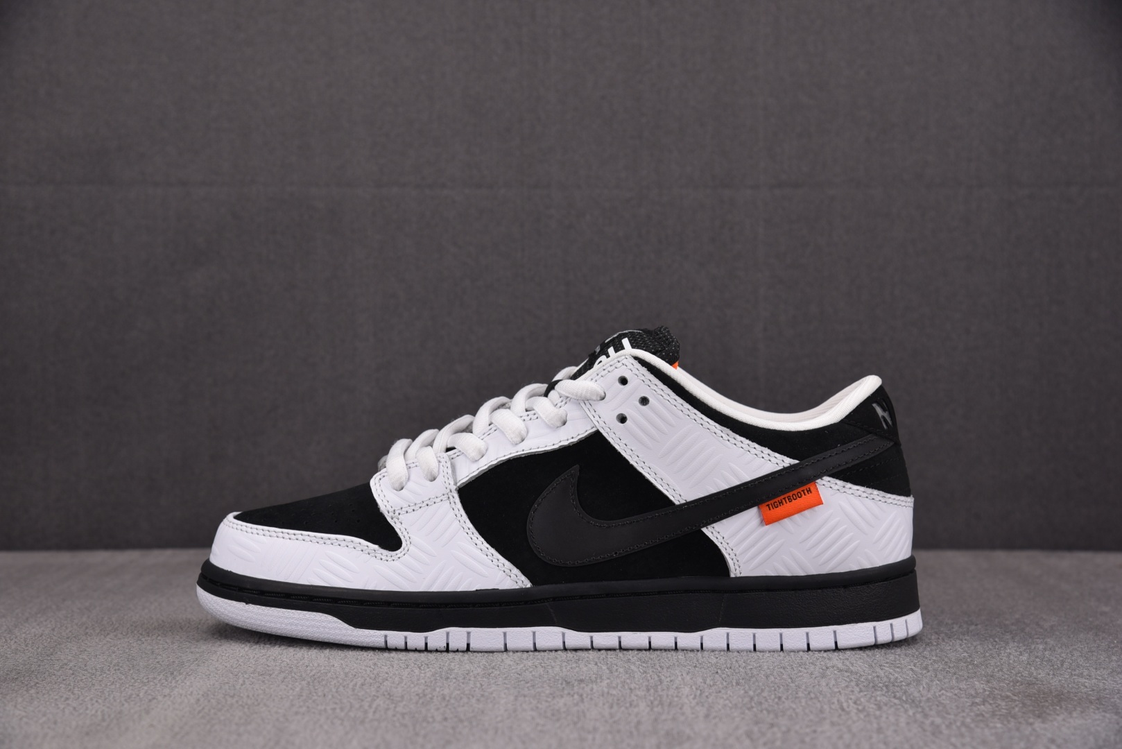  NK SB Dunk Low TIGHTBOOTH 黑白 FD2629-100 尺码：40 40.5 