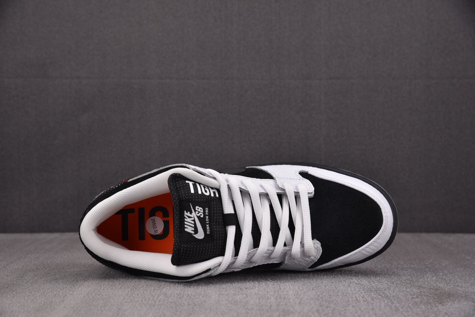  NK SB Dunk Low TIGHTBOOTH 黑白 FD2629-100 尺码：40 40.5 