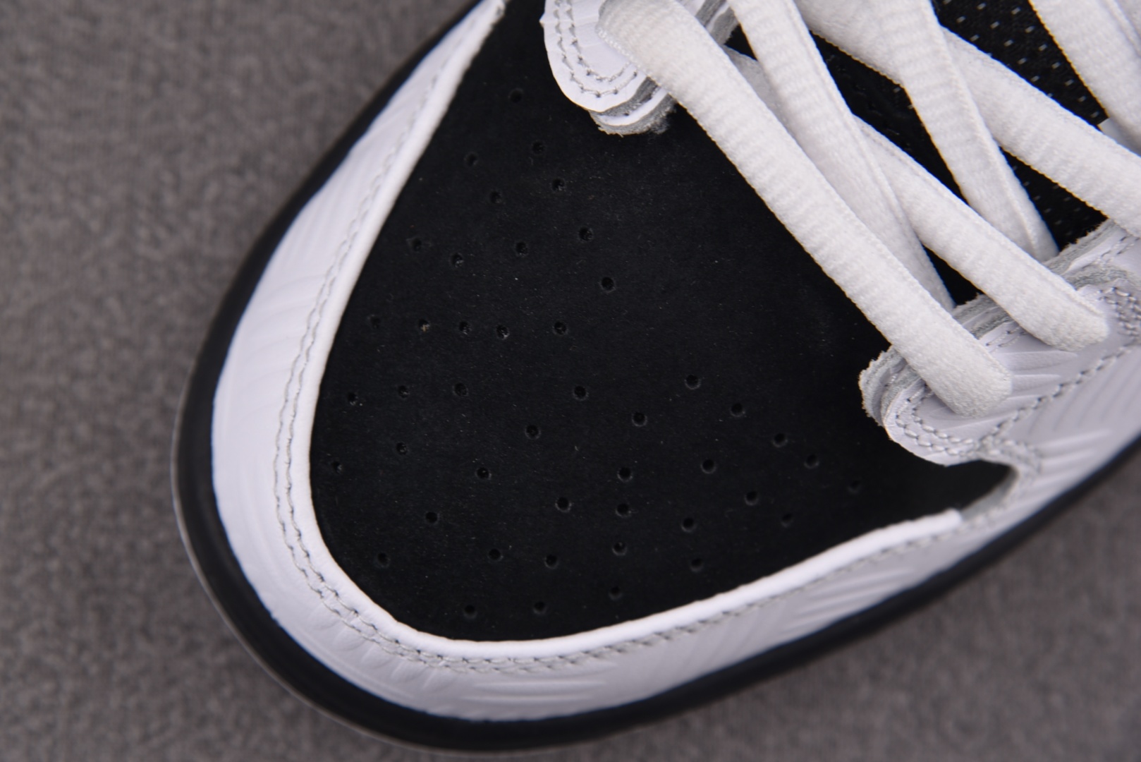  NK SB Dunk Low TIGHTBOOTH 黑白 FD2629-100 尺码：40 40.5 