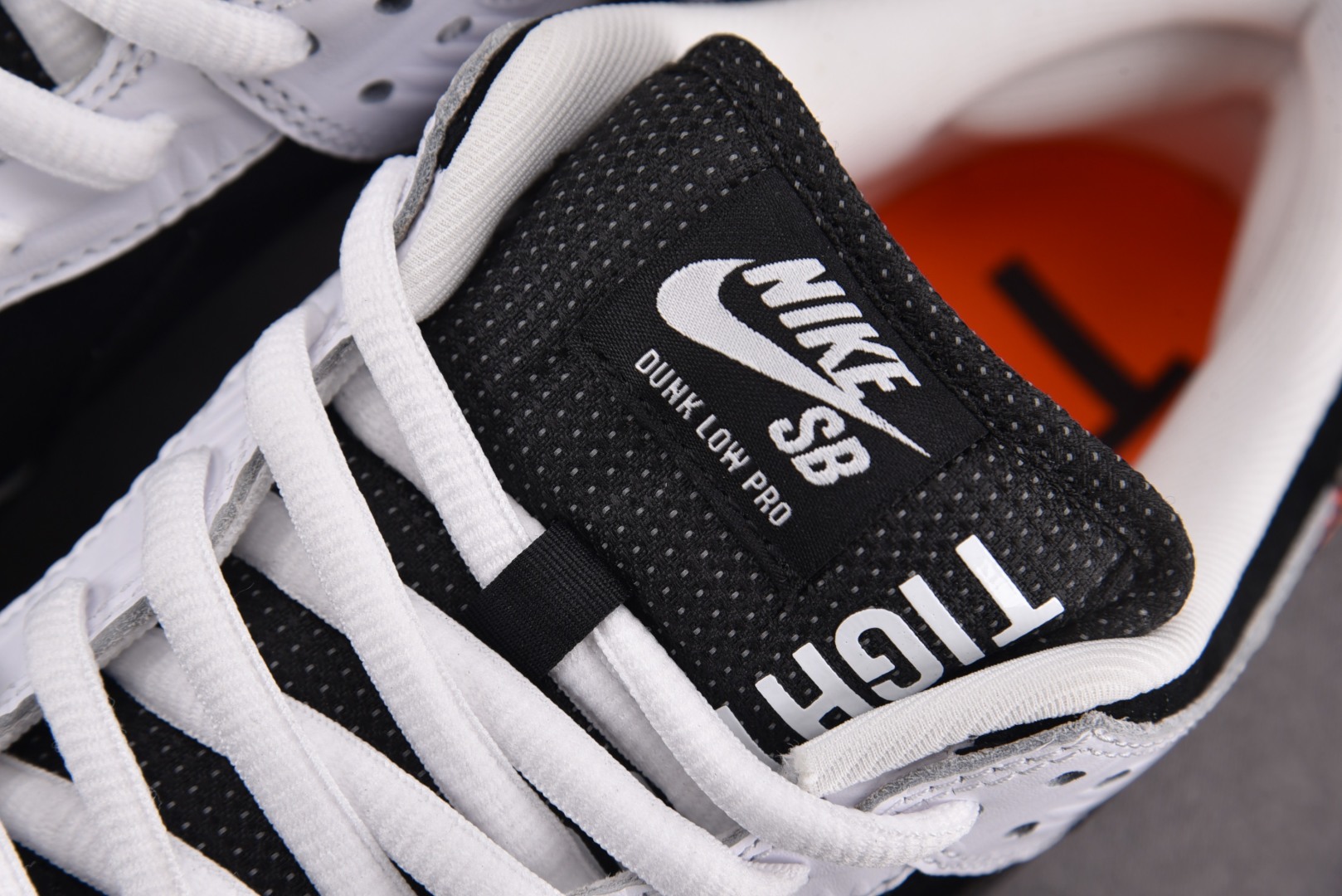 NK SB Dunk Low TIGHTBOOTH 黑白 FD2629-100 尺码：40 40.5 