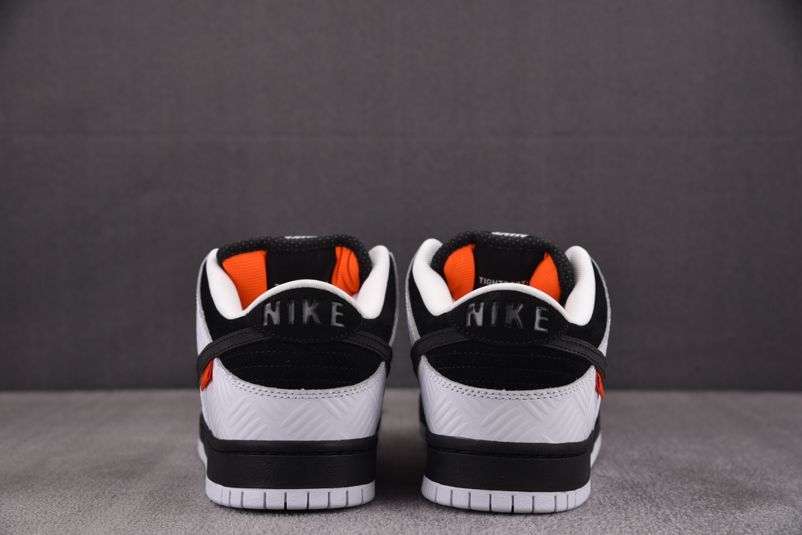  NK SB Dunk Low TIGHTBOOTH 黑白 FD2629-100 尺码：40 40.5 