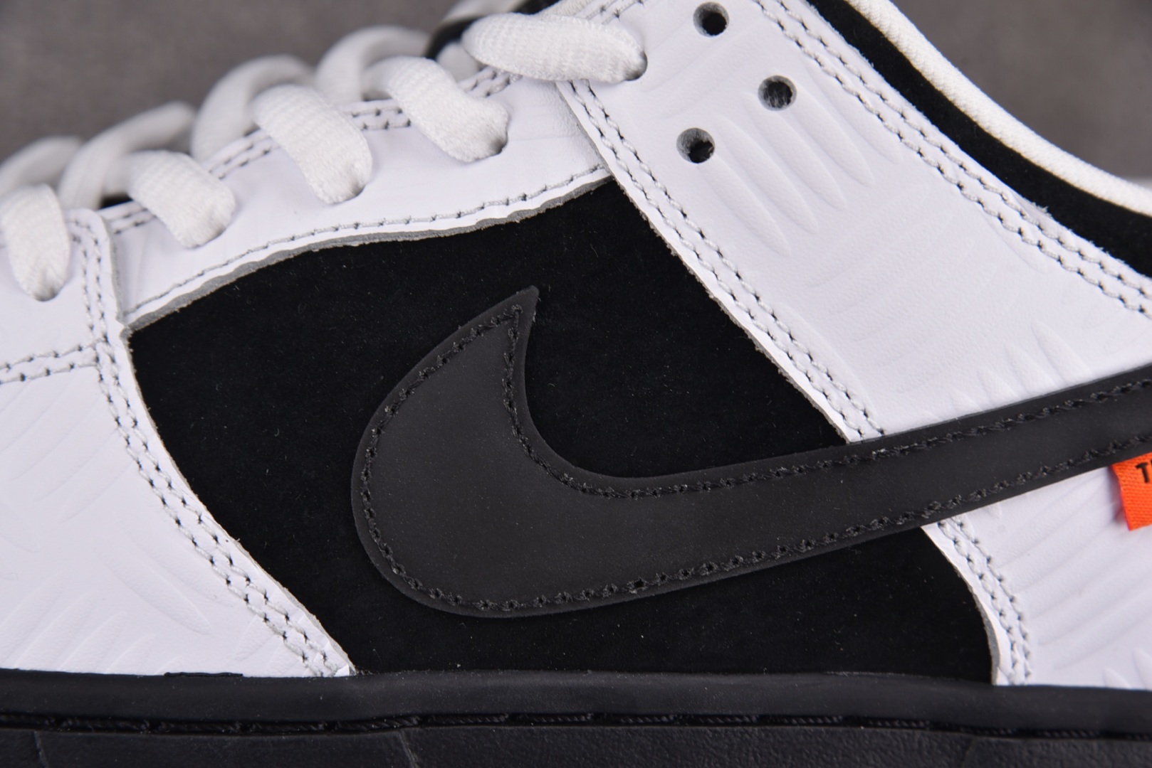  NK SB Dunk Low TIGHTBOOTH 黑白 FD2629-100 尺码：40 40.5 