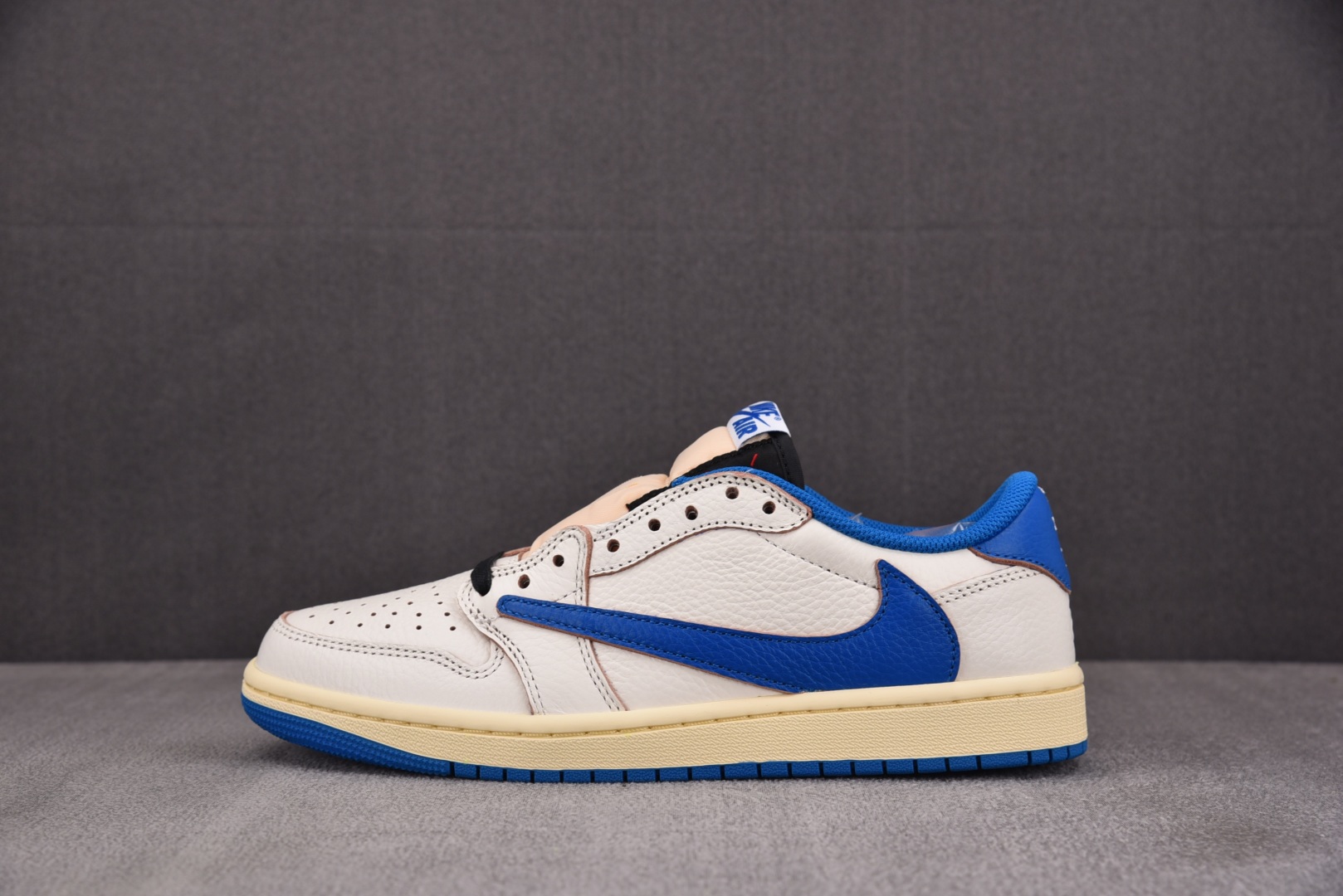  Fragment Design x Travis Scott Air Jordan 1 Low OG 