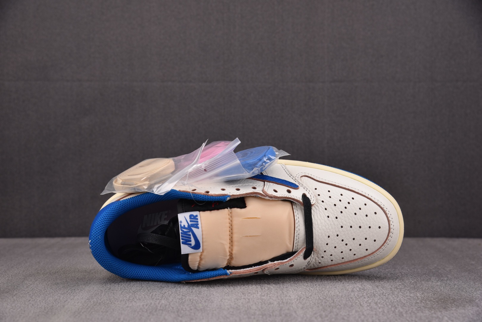  Fragment Design x Travis Scott Air Jordan 1 Low OG 