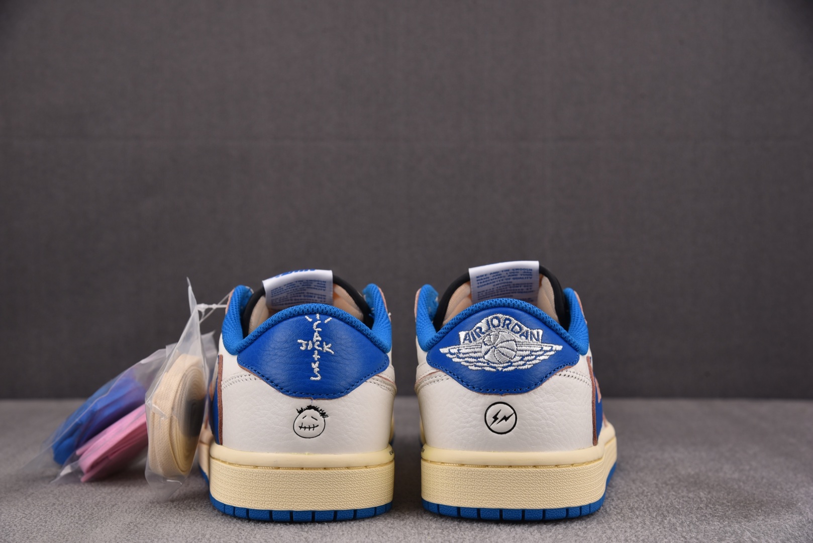  Fragment Design x Travis Scott Air Jordan 1 Low OG 