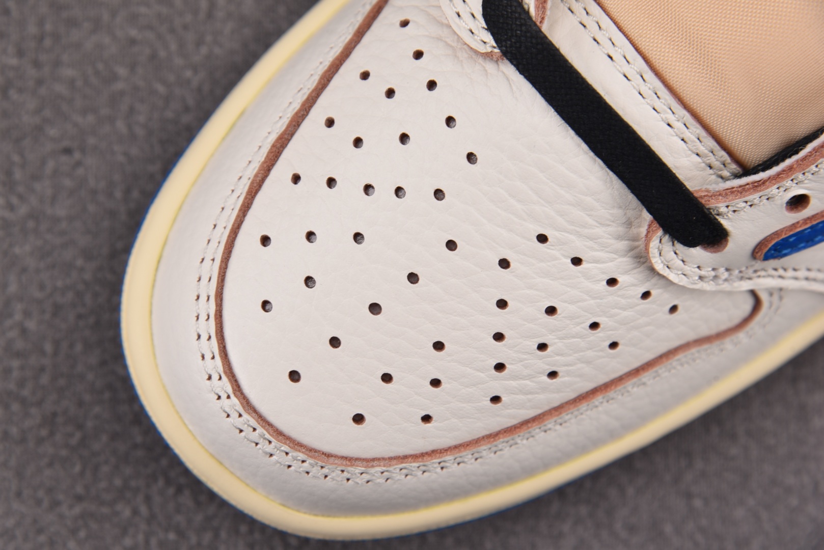  Fragment Design x Travis Scott Air Jordan 1 Low OG 
