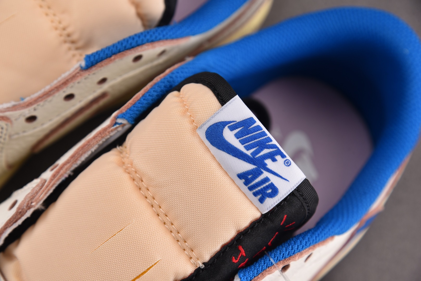 Fragment Design x Travis Scott Air Jordan 1 Low OG 