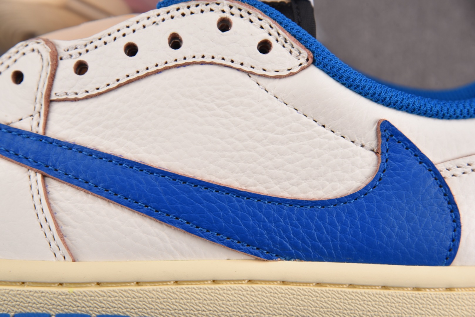  Fragment Design x Travis Scott Air Jordan 1 Low OG 