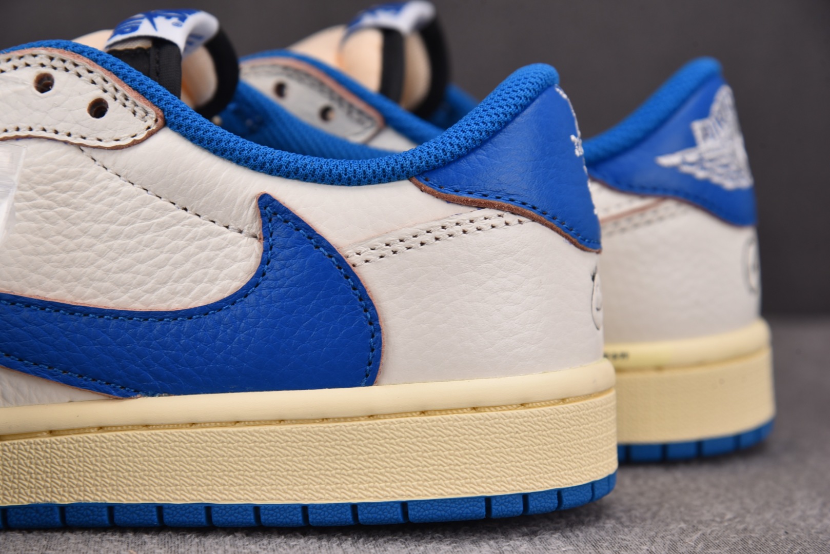  Fragment Design x Travis Scott Air Jordan 1 Low OG 