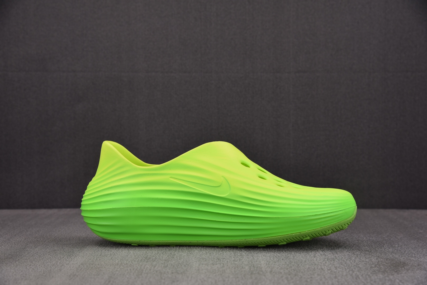  NK ReactX Rejuven8 Green Strike 渐变绿 HV5060-300 尺码：3