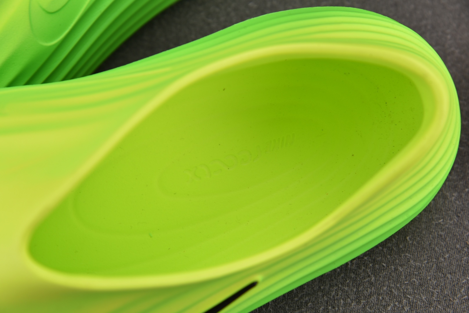  NK ReactX Rejuven8 Green Strike 渐变绿 HV5060-300 尺码：3