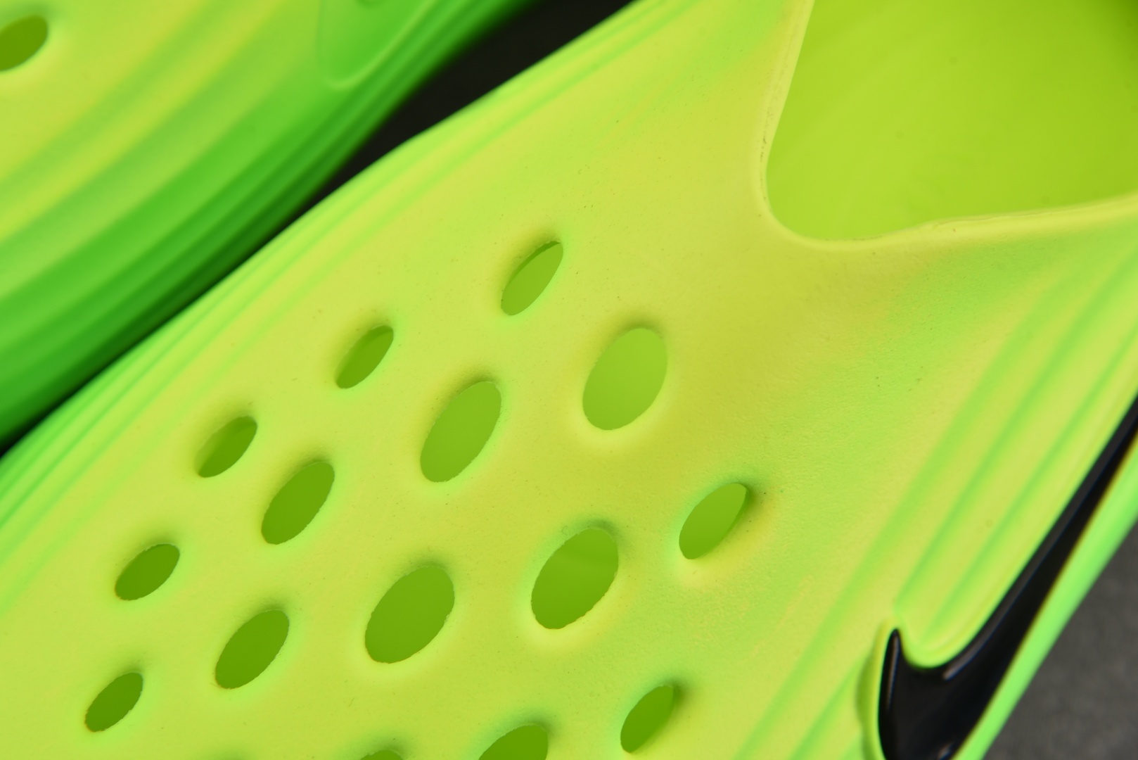  NK ReactX Rejuven8 Green Strike 渐变绿 HV5060-300 尺码：3