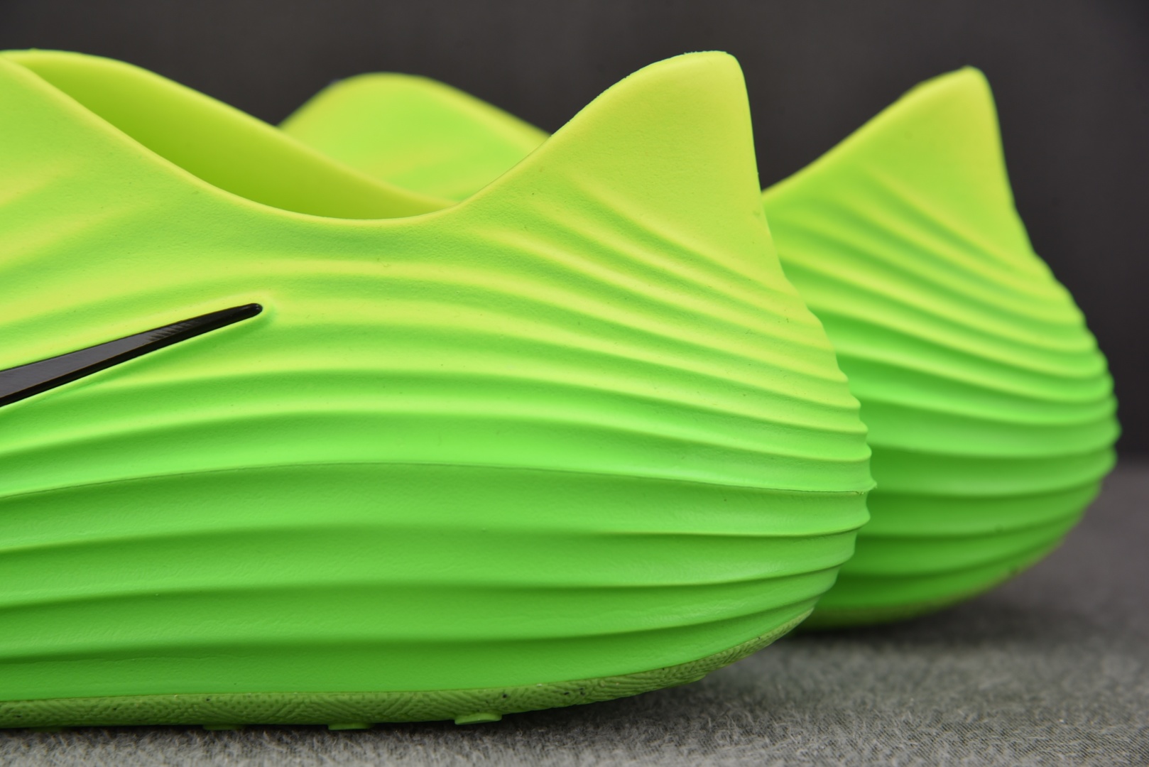  NK ReactX Rejuven8 Green Strike 渐变绿 HV5060-300 尺码：3