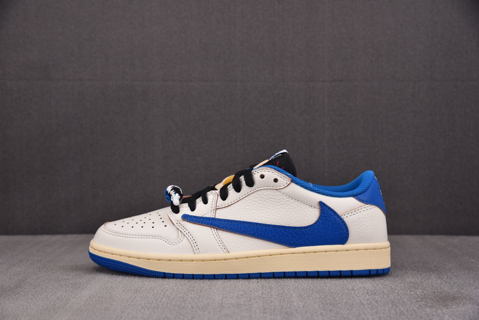  Fragment Design x Travis Scott Air Jordan 1 Low OG 