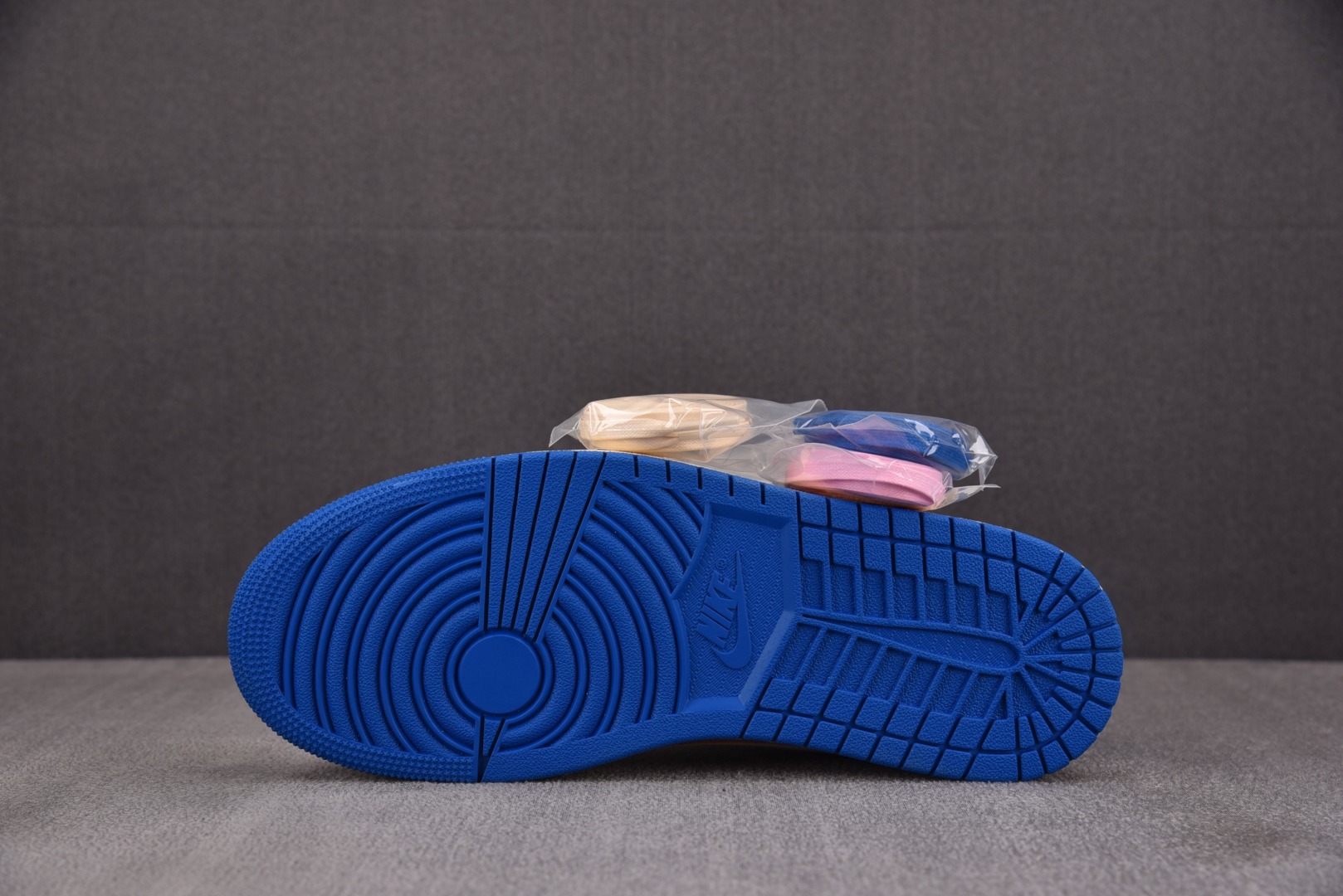  Fragment Design x Travis Scott Air Jordan 1 Low OG 