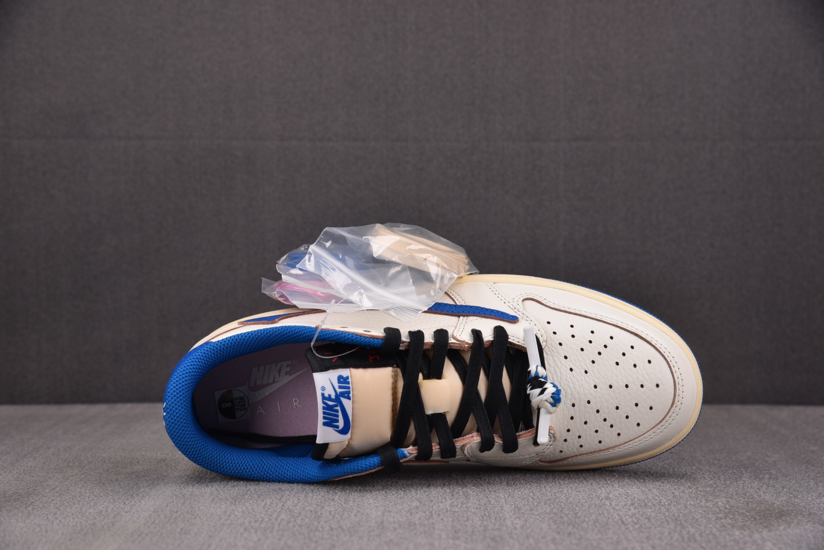  Fragment Design x Travis Scott Air Jordan 1 Low OG 