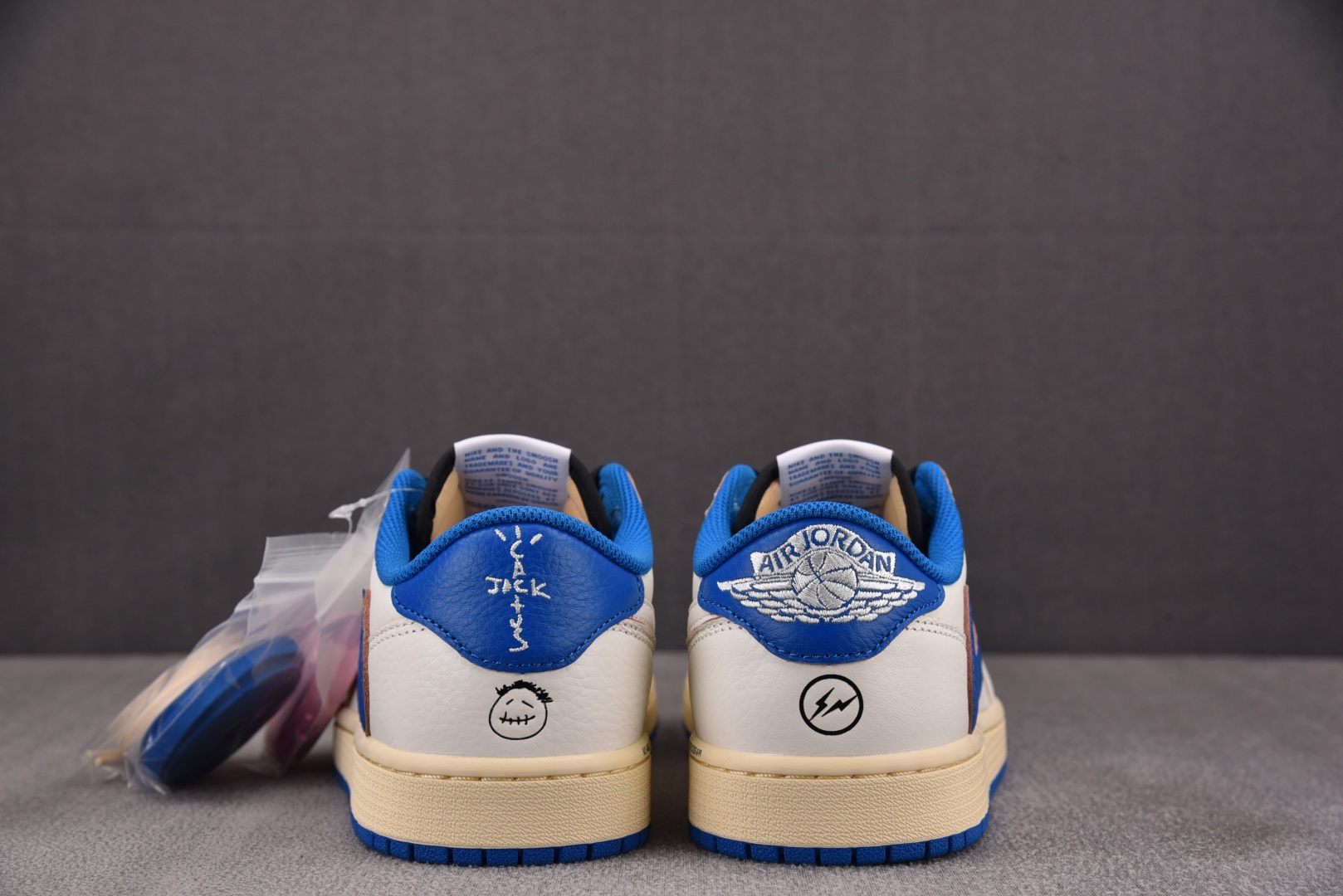  Fragment Design x Travis Scott Air Jordan 1 Low OG 