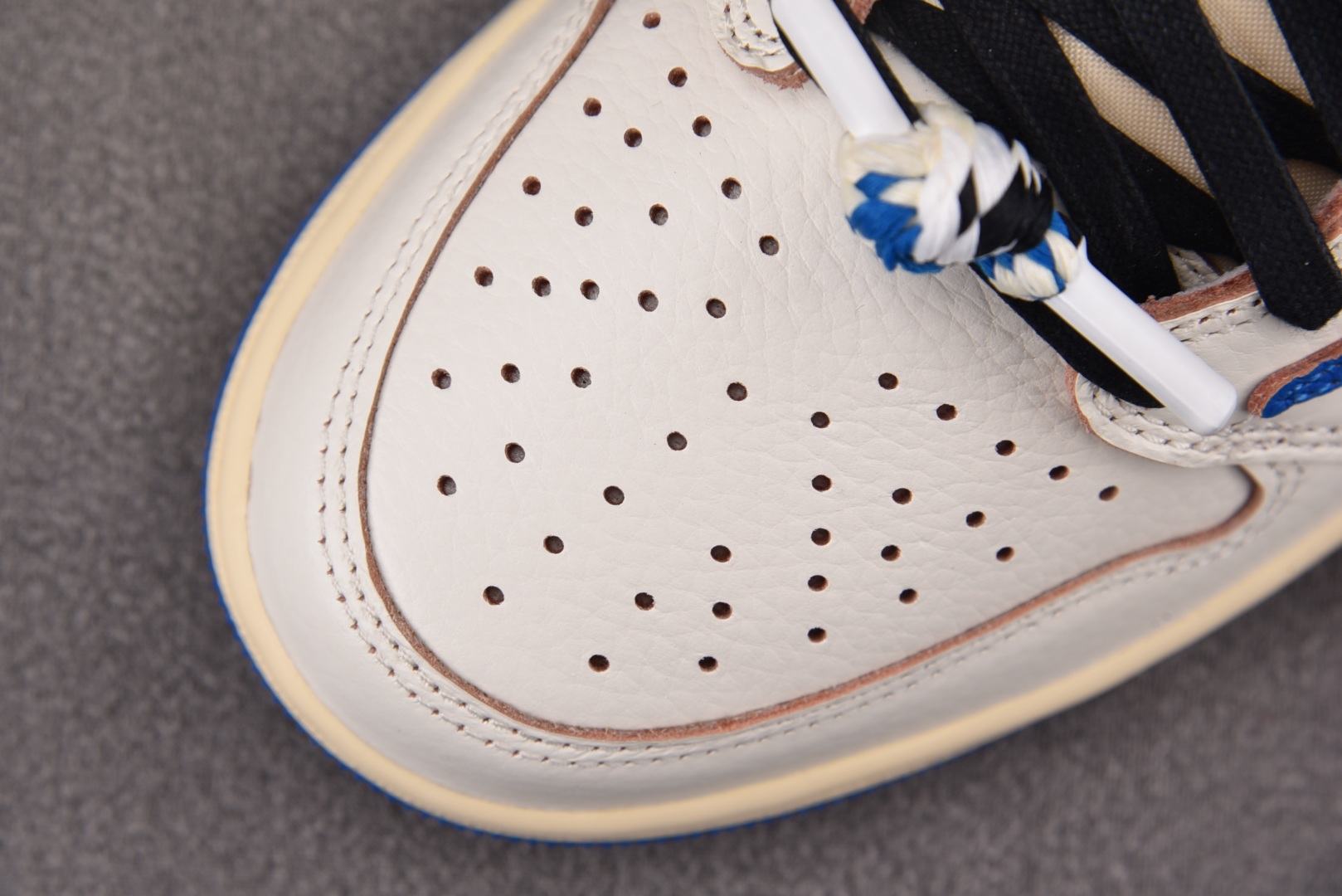  Fragment Design x Travis Scott Air Jordan 1 Low OG 
