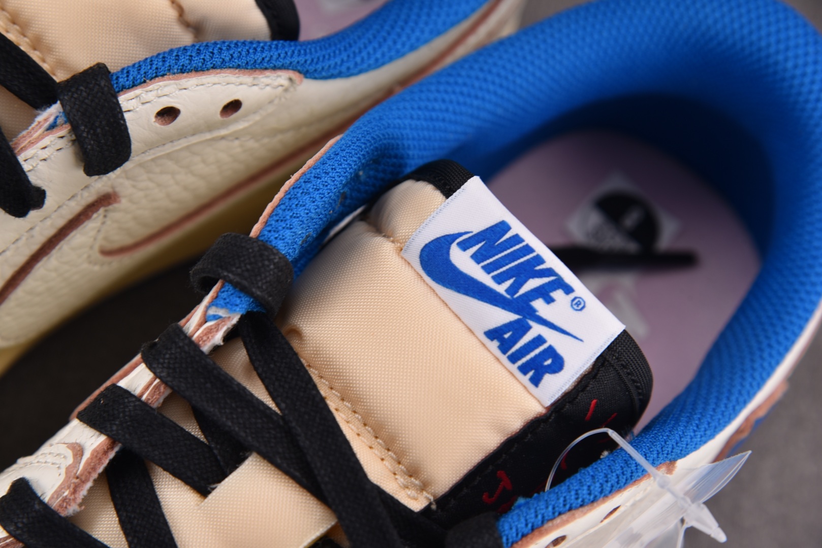  Fragment Design x Travis Scott Air Jordan 1 Low OG 