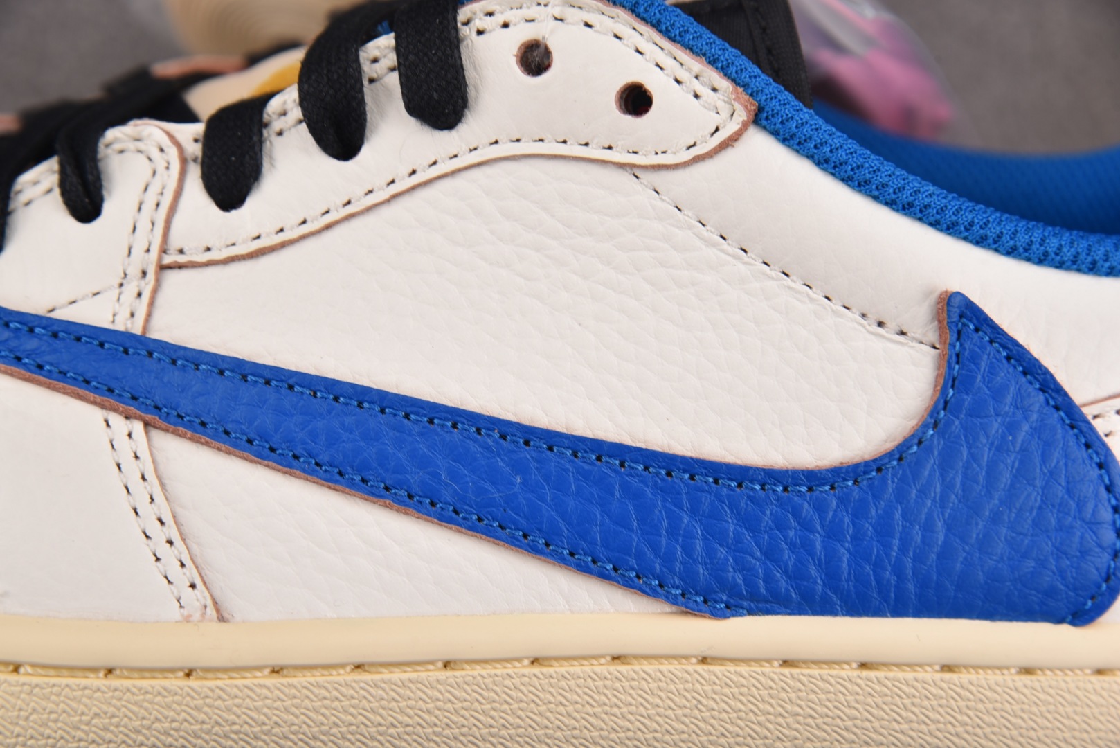  Fragment Design x Travis Scott Air Jordan 1 Low OG 