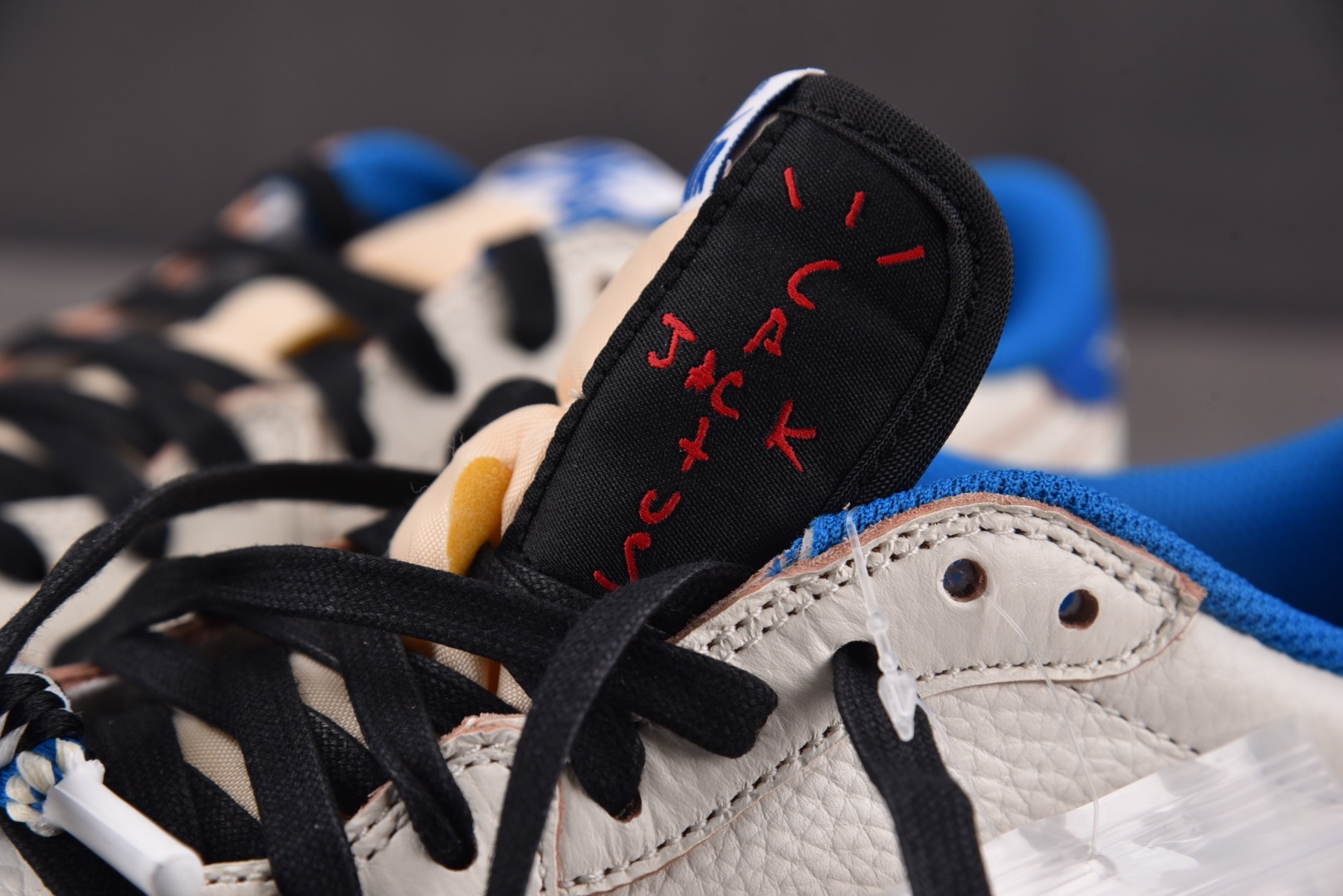  Fragment Design x Travis Scott Air Jordan 1 Low OG 