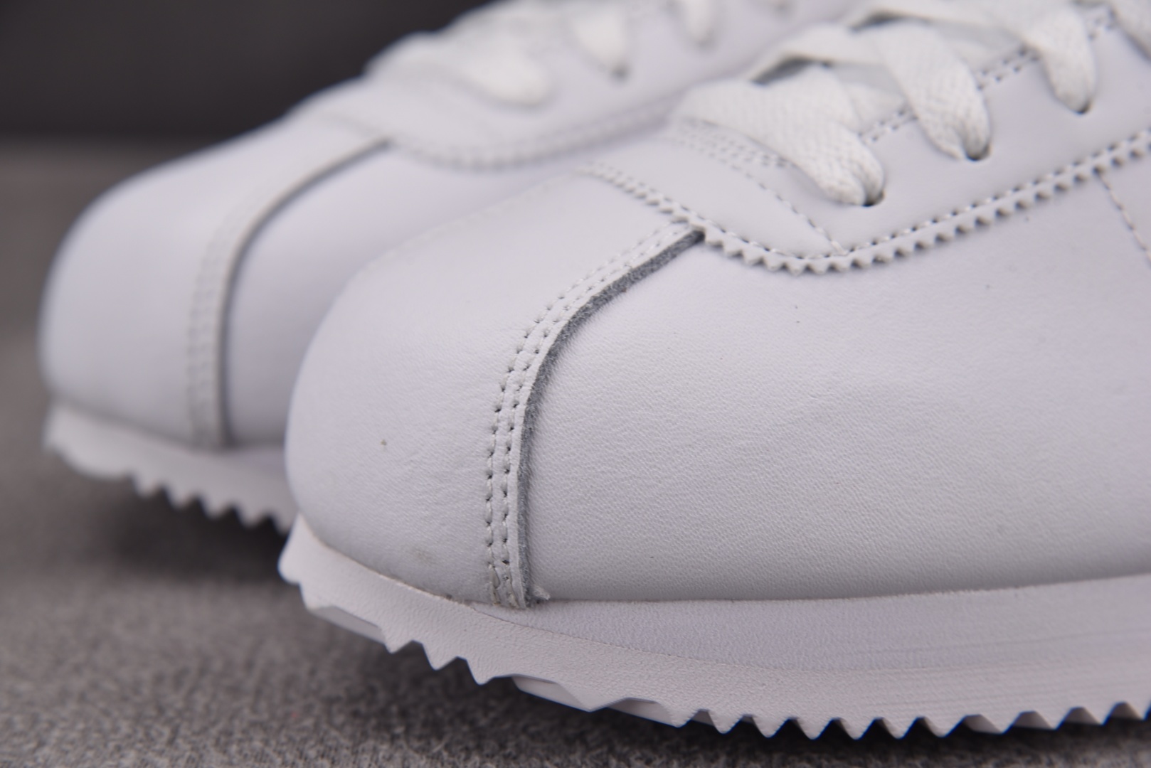  NK Cortez Forrest Gump 白红 DM4044-108 尺码：36 36.5 37.