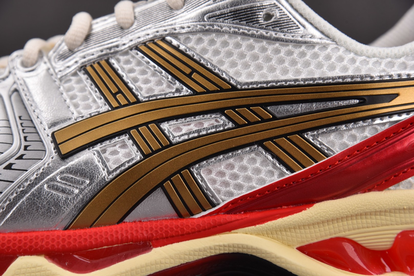  ASICS Gel-Kayano 14 Sneaker Politics Just Say No 银红