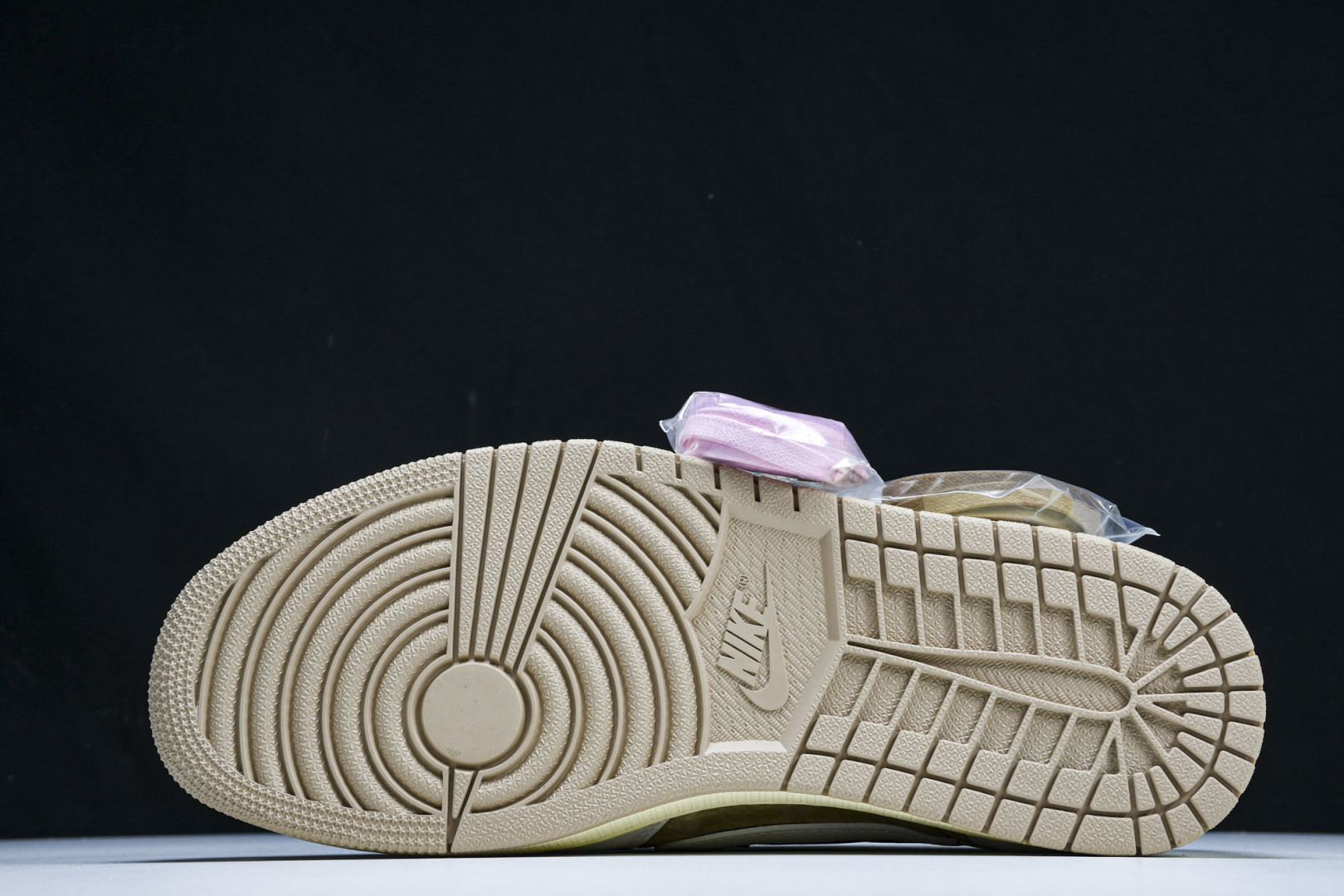  Travis Scott x Air Jordan 1 Low OG AJ1 乔1倒勾低帮 DM786