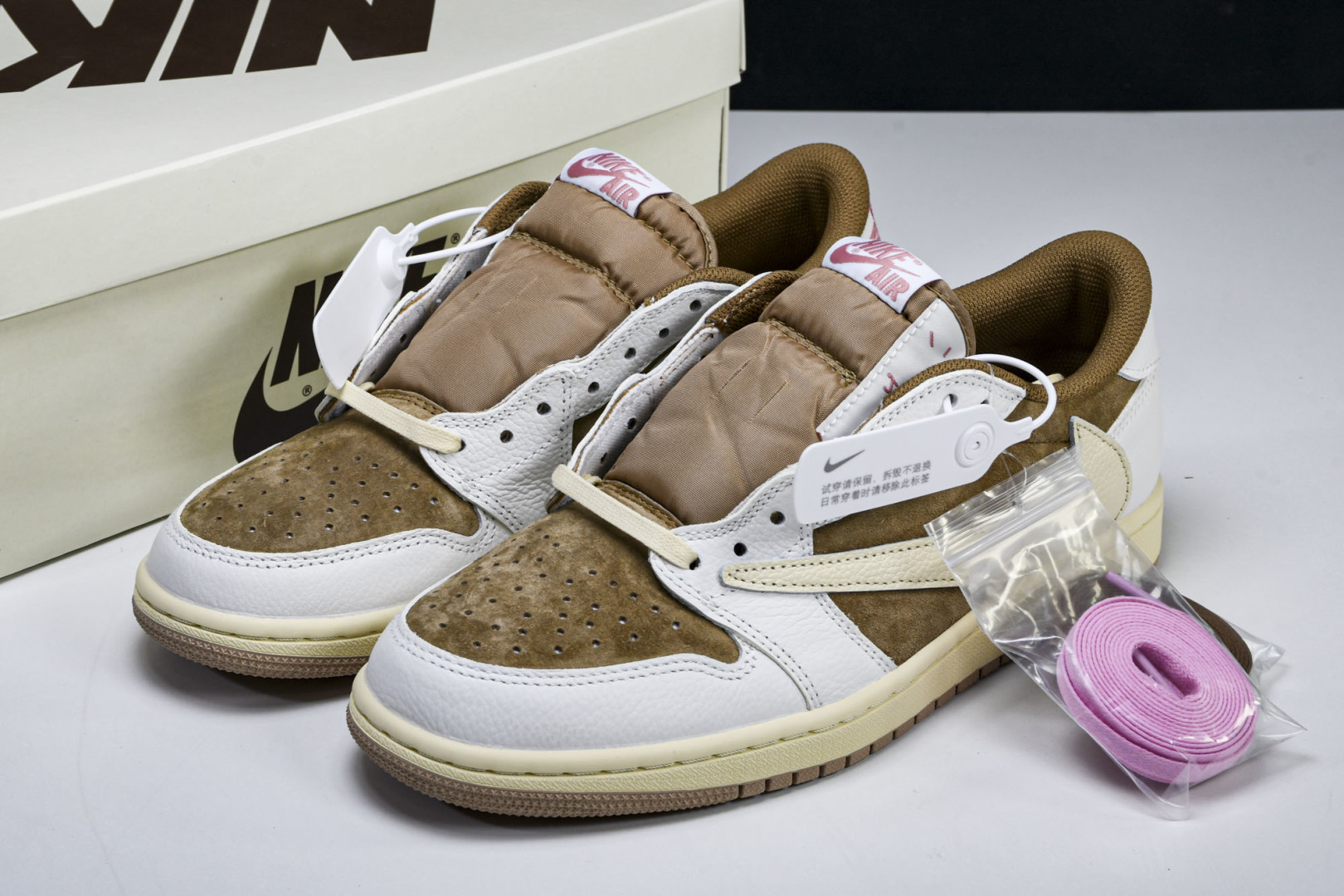  Travis Scott x Air Jordan 1 Low OG AJ1 乔1倒勾低帮 DM786