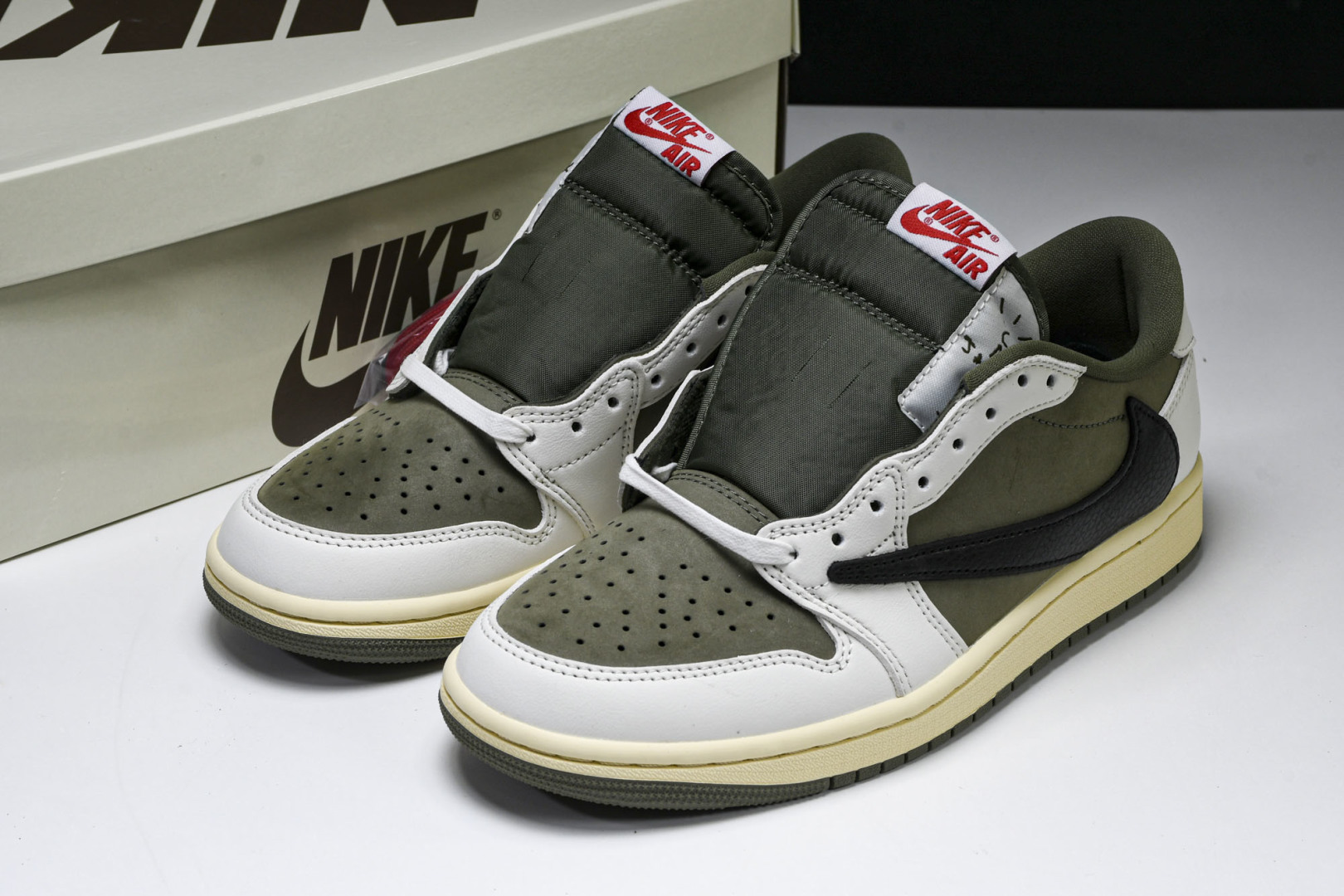  Travis Scott x Air Jordan 1 Low OG AJ1 乔1倒勾低帮 DM786