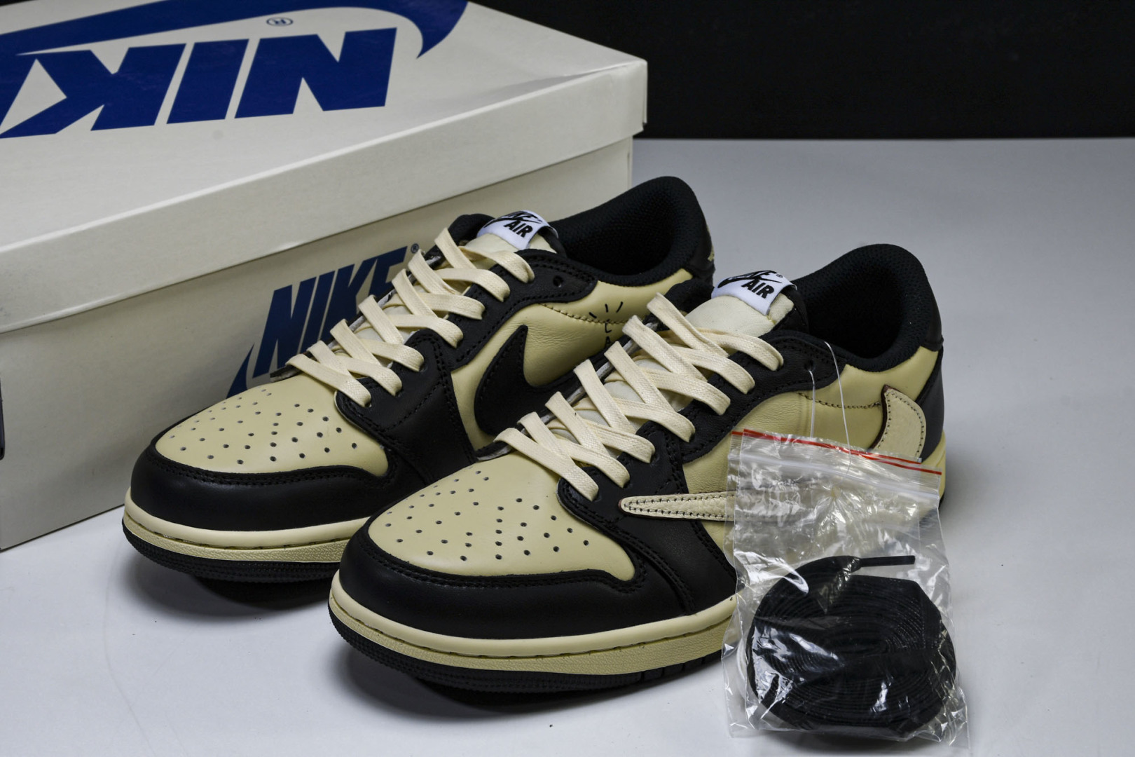  Travis Scott x Air Jordan 1 Low OG AJ1 乔1倒勾低帮 DM786