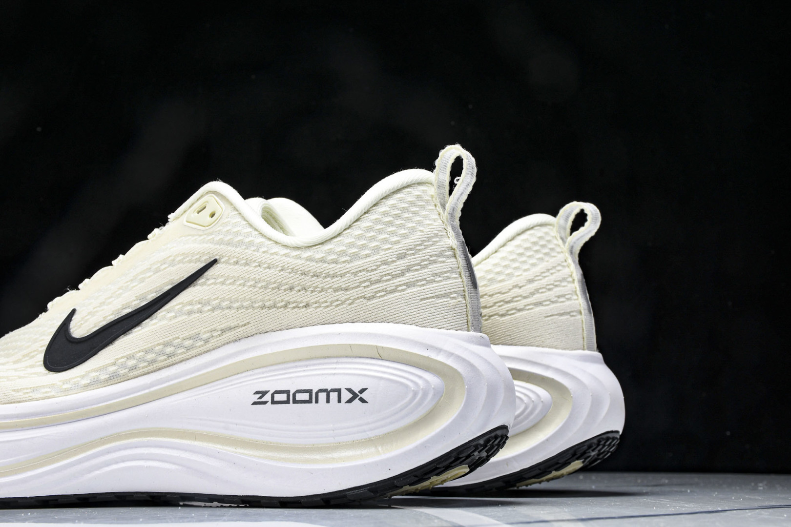  NK Vomero 18 ZoomX PLUS 佛莫罗18代 PLUS 运动跑步鞋 HM6805 11