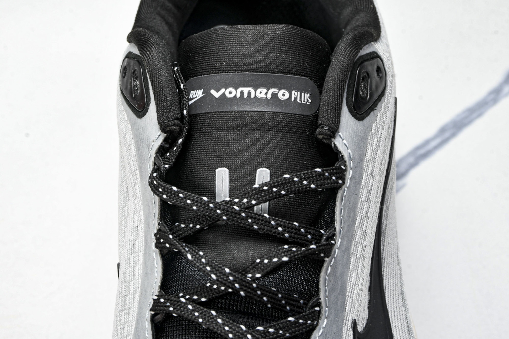  NK Vomero 18 ZoomX PLUS 佛莫罗18代 PLUS 运动跑步鞋-1 HM6805 