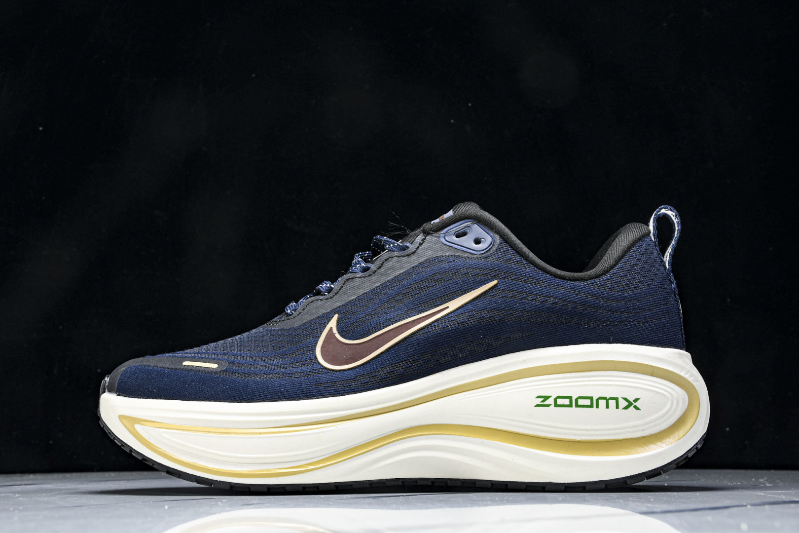  NK Vomero 18 ZoomX PLUS 佛莫罗18代 PLUS 运动跑步鞋-5 HM6805 