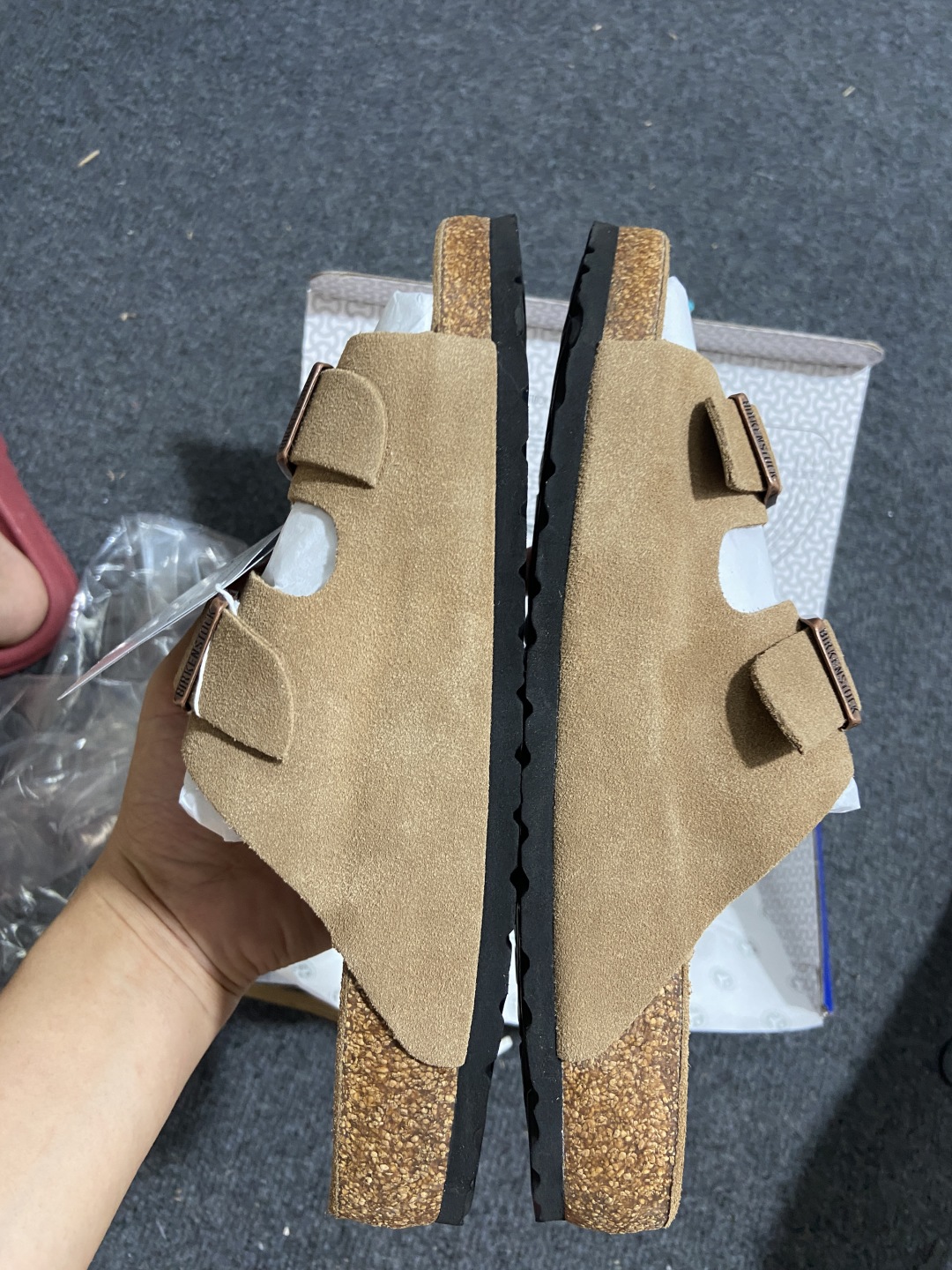  
BK版 博肯 Birkenstock Rio  二字拖
采用其特有的鞋床设计，贴合脚面穿着舒适，Bi