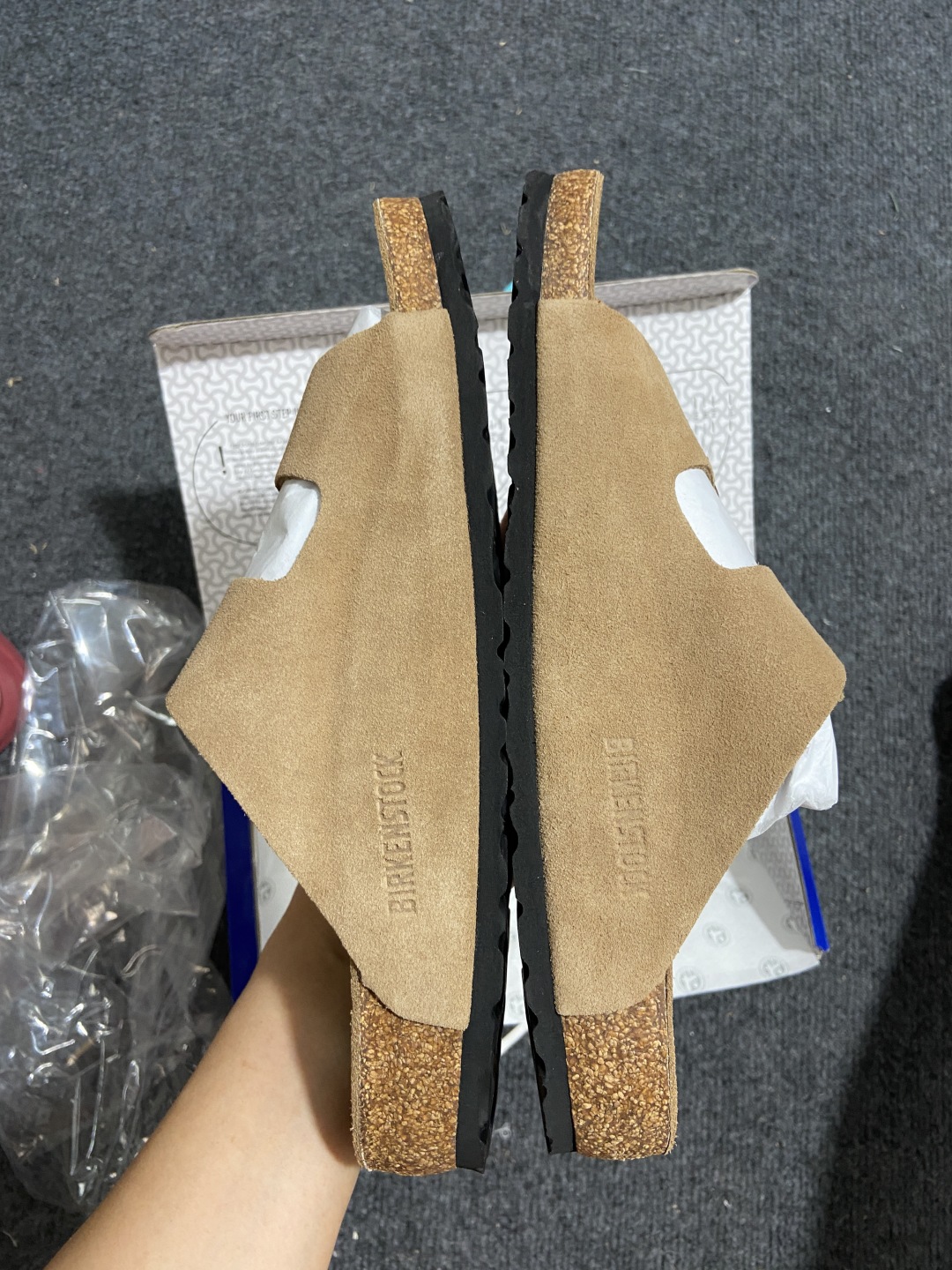  
BK版 博肯 Birkenstock Rio  二字拖
采用其特有的鞋床设计，贴合脚面穿着舒适，Bi